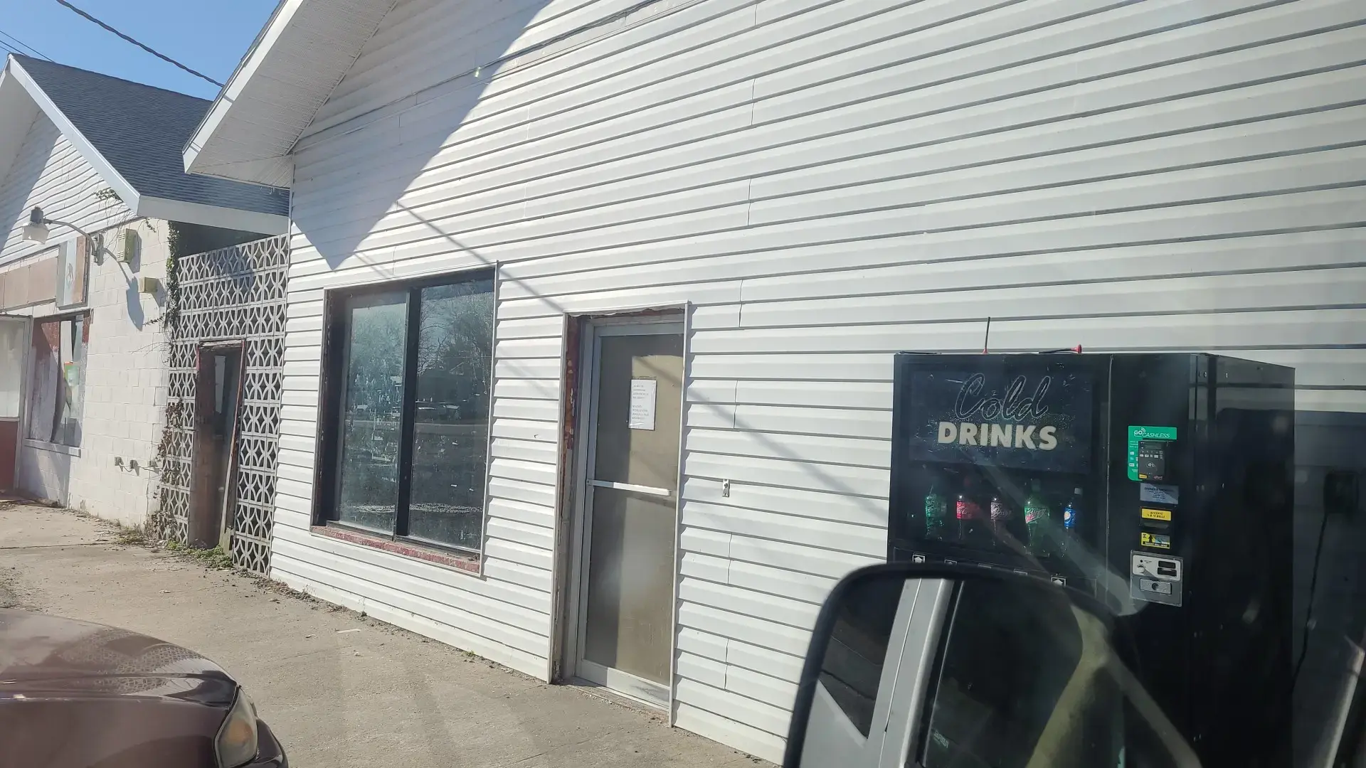 Eastville Laundromat - Image 5