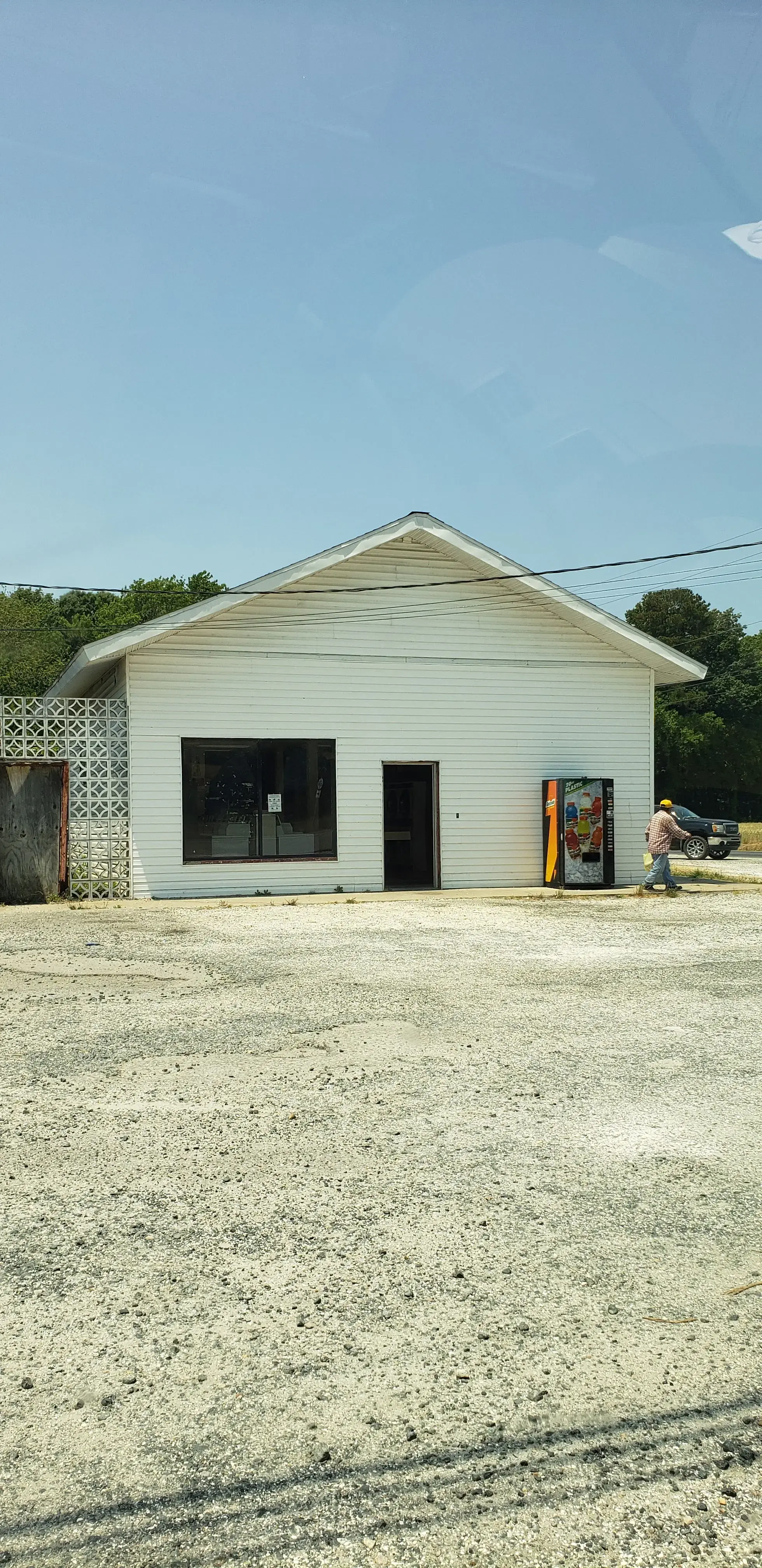 Eastville Laundromat thumbnail 6