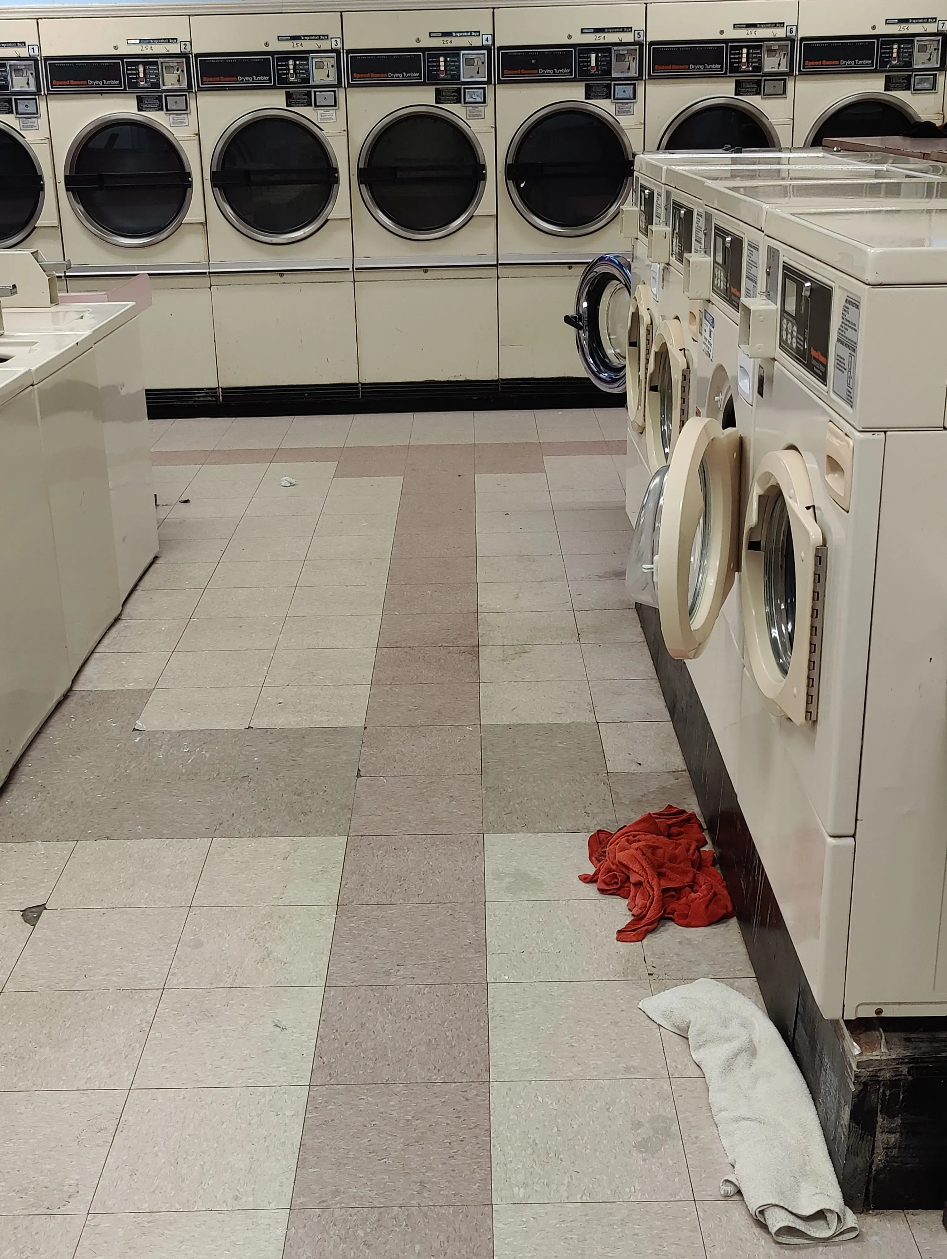 Eastwood Laundromat thumbnail 6