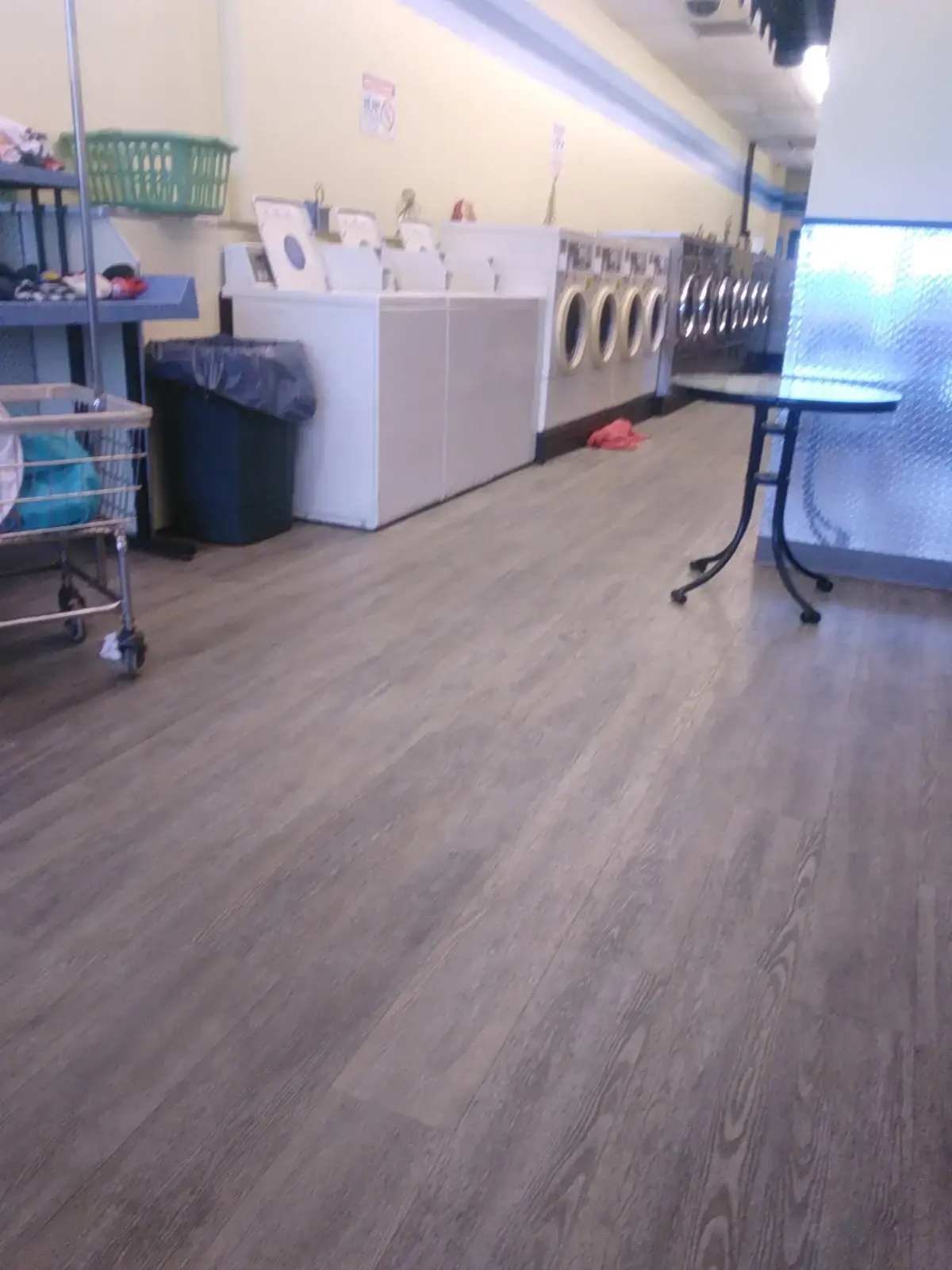Easy Clean Laundromat in Edwardsville thumbnail 16