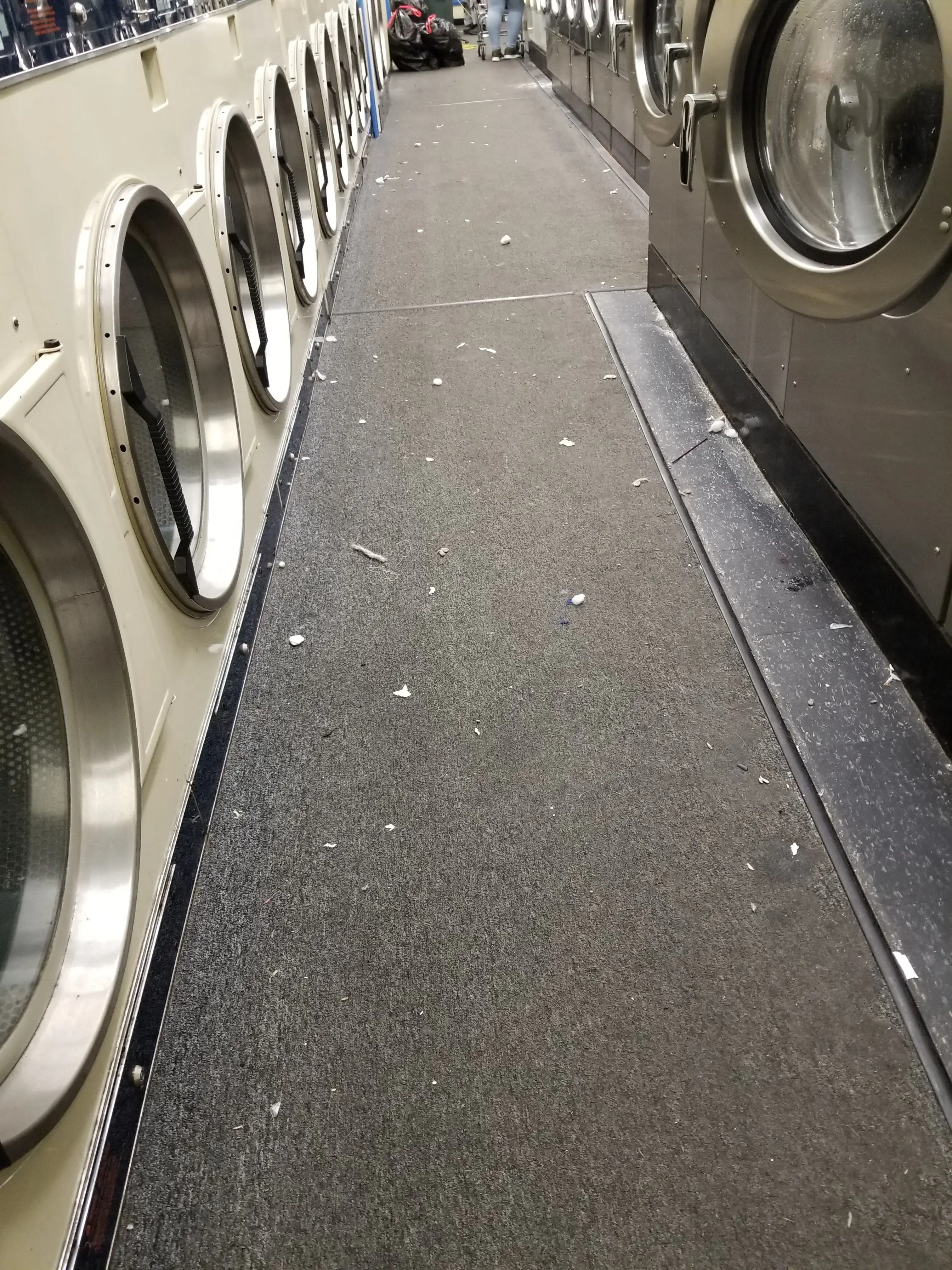 Easy Clean Laundromat in Edwardsville location