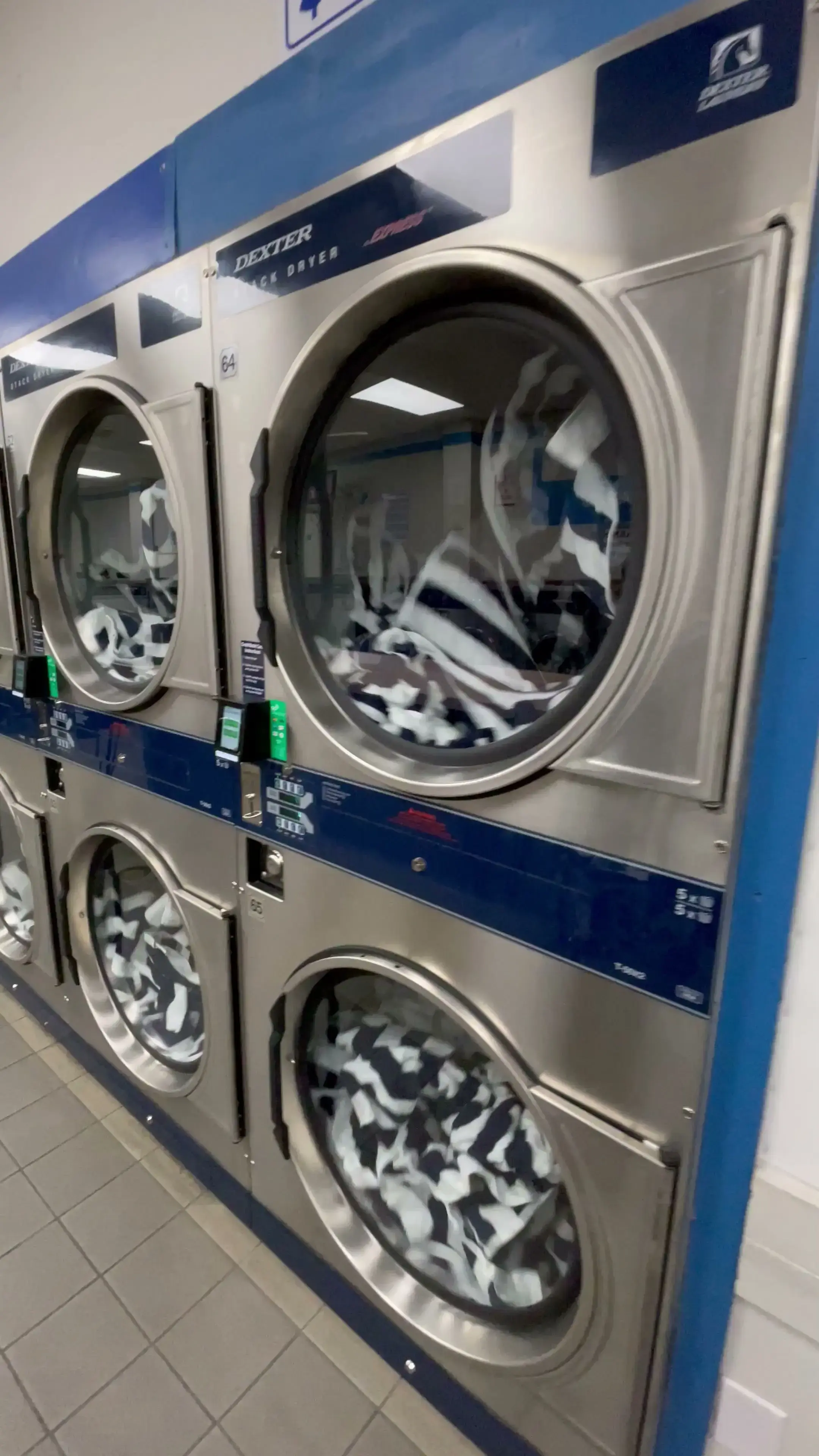 Easy Kleen Laundromat - Image 2