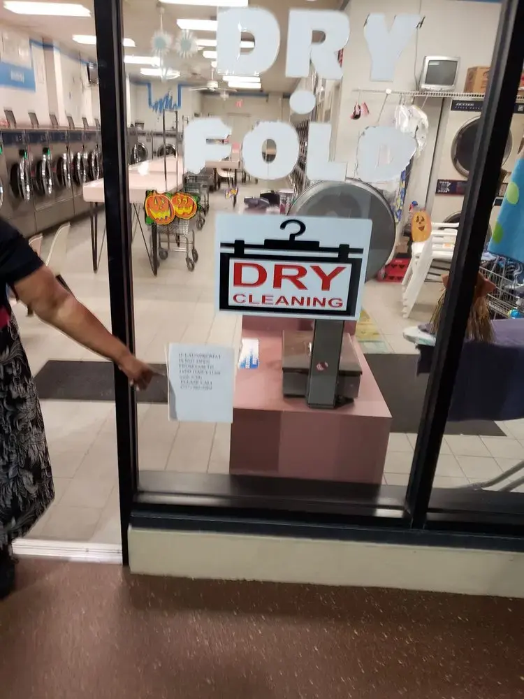 Easy Kleen Laundromat - Image 20