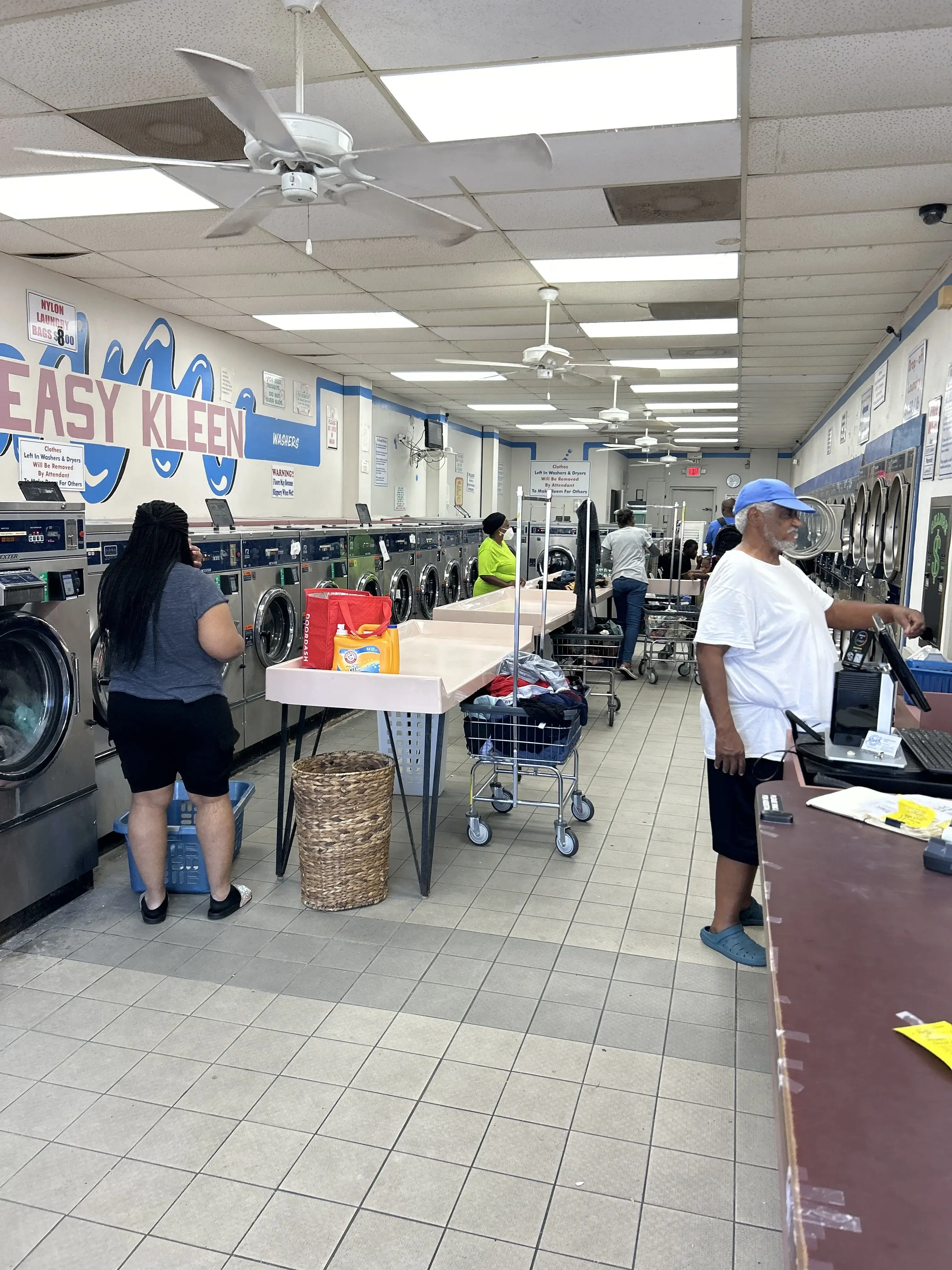 Easy Kleen Laundromat thumbnail 7