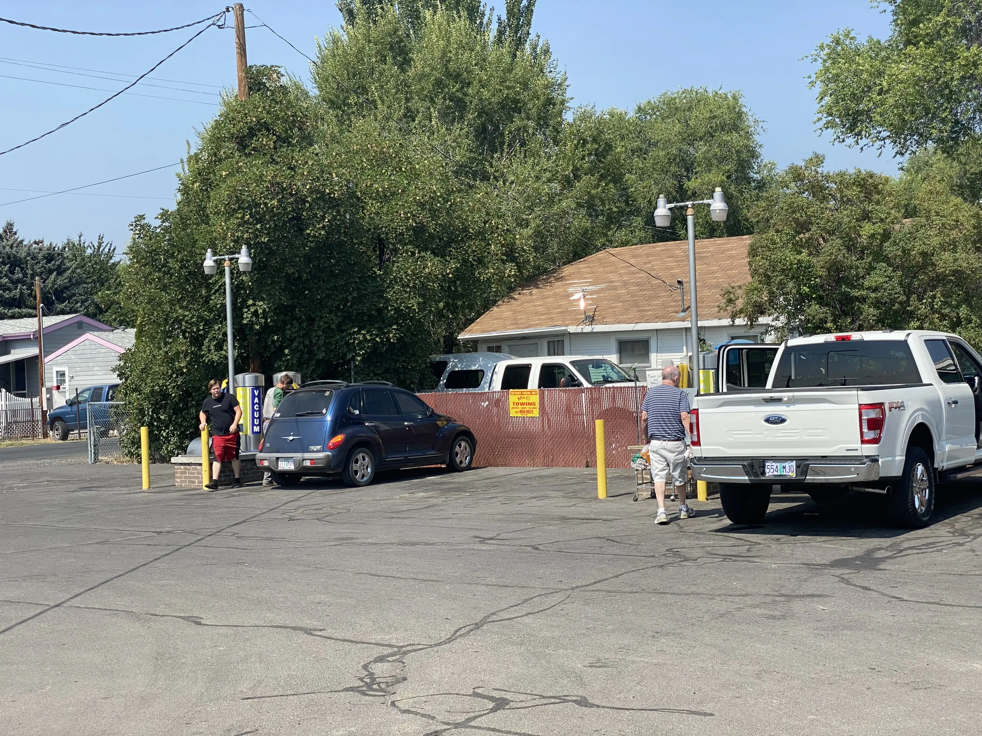 Econ-O-Wash Car Wash & Landromat thumbnail 11