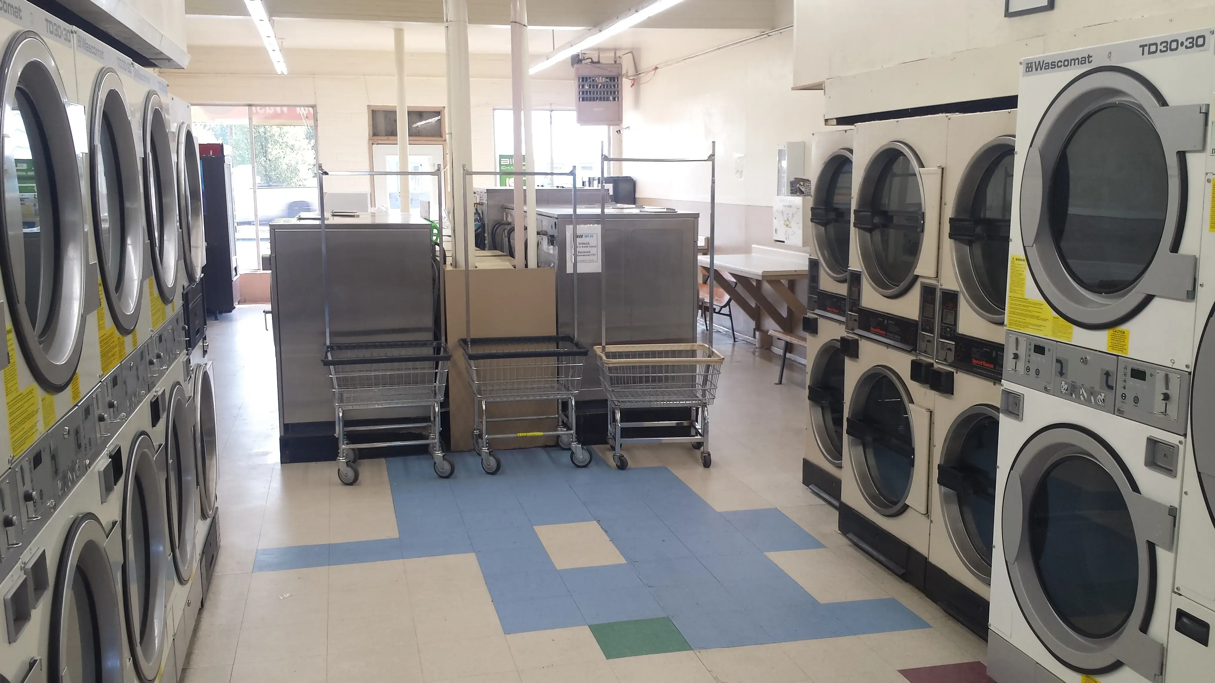 Econ-O-Wash Car Wash & Landromat - Image 18