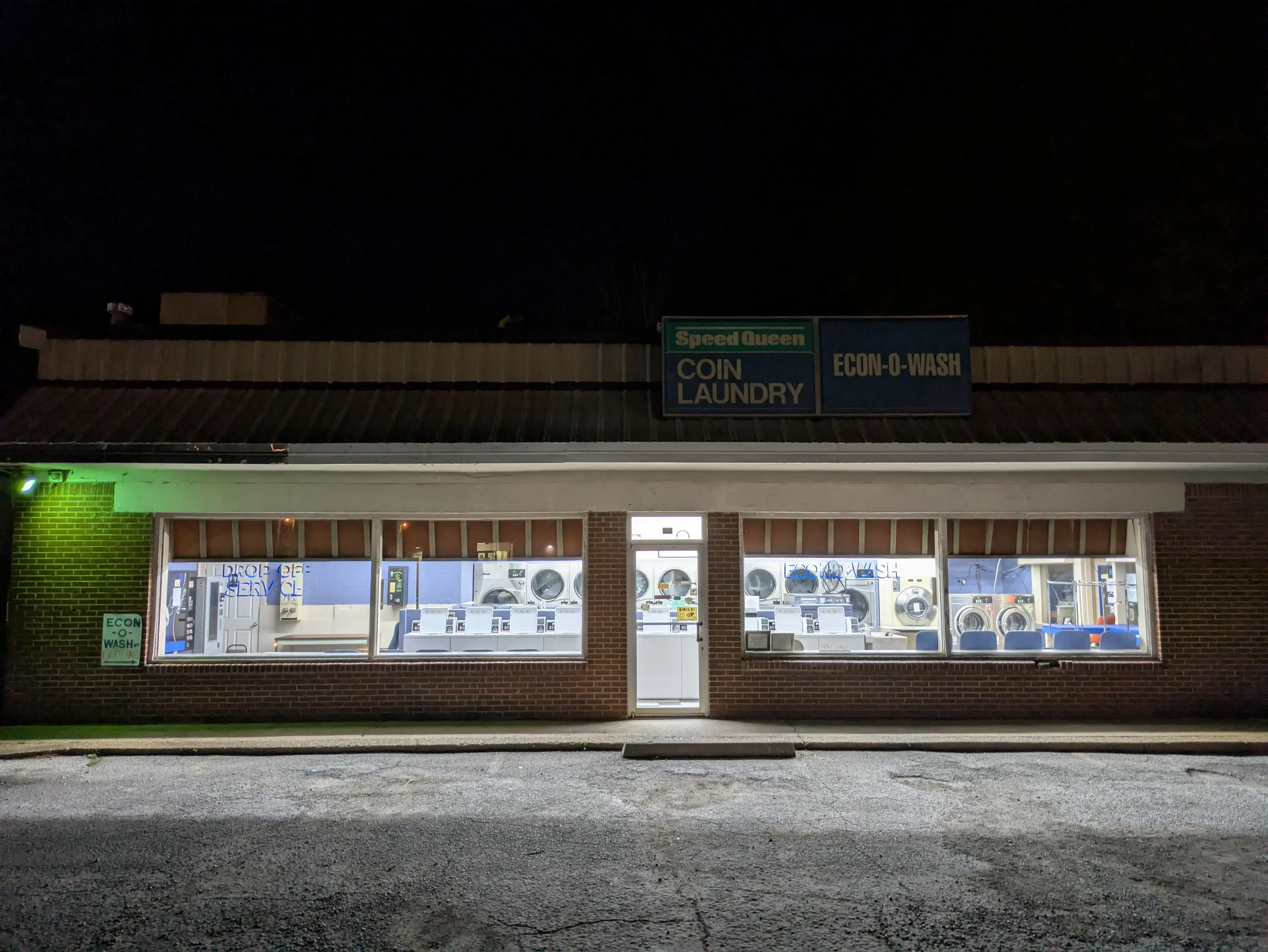Econ-O-Wash Laundromat thumbnail 2