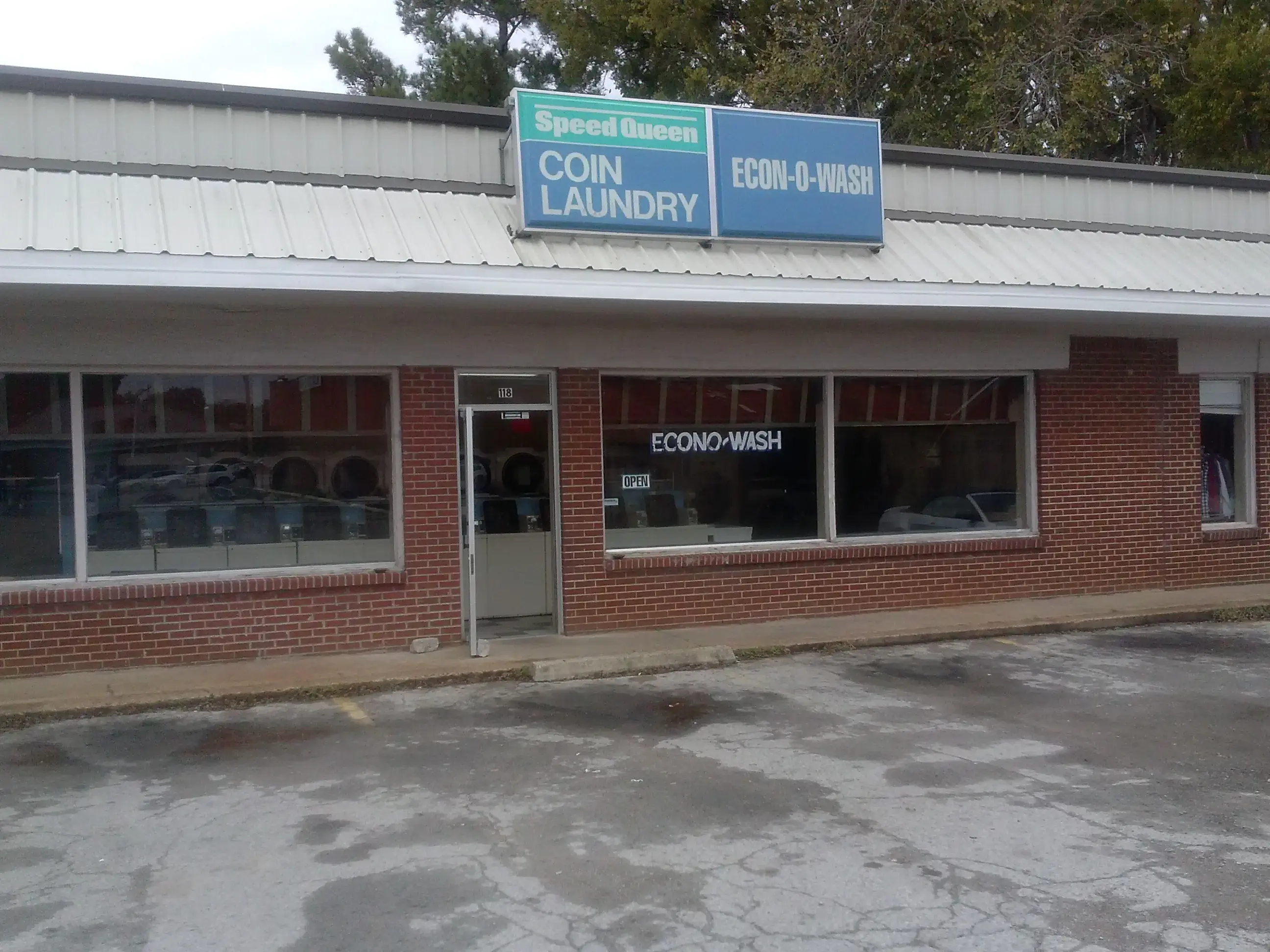 Econ-O-Wash Laundromat thumbnail 3