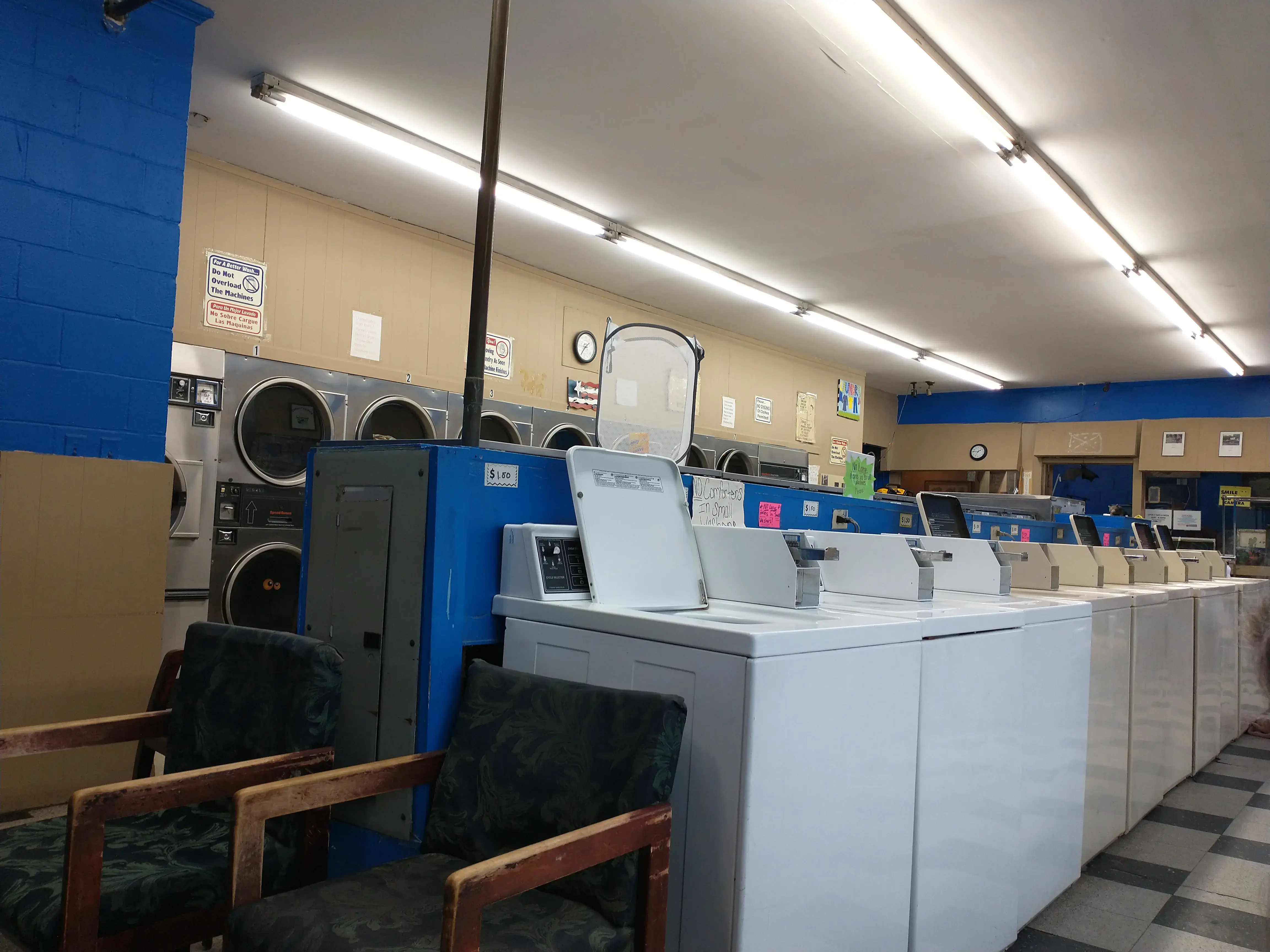 Econ-O-Wash Laundromat - Image 4
