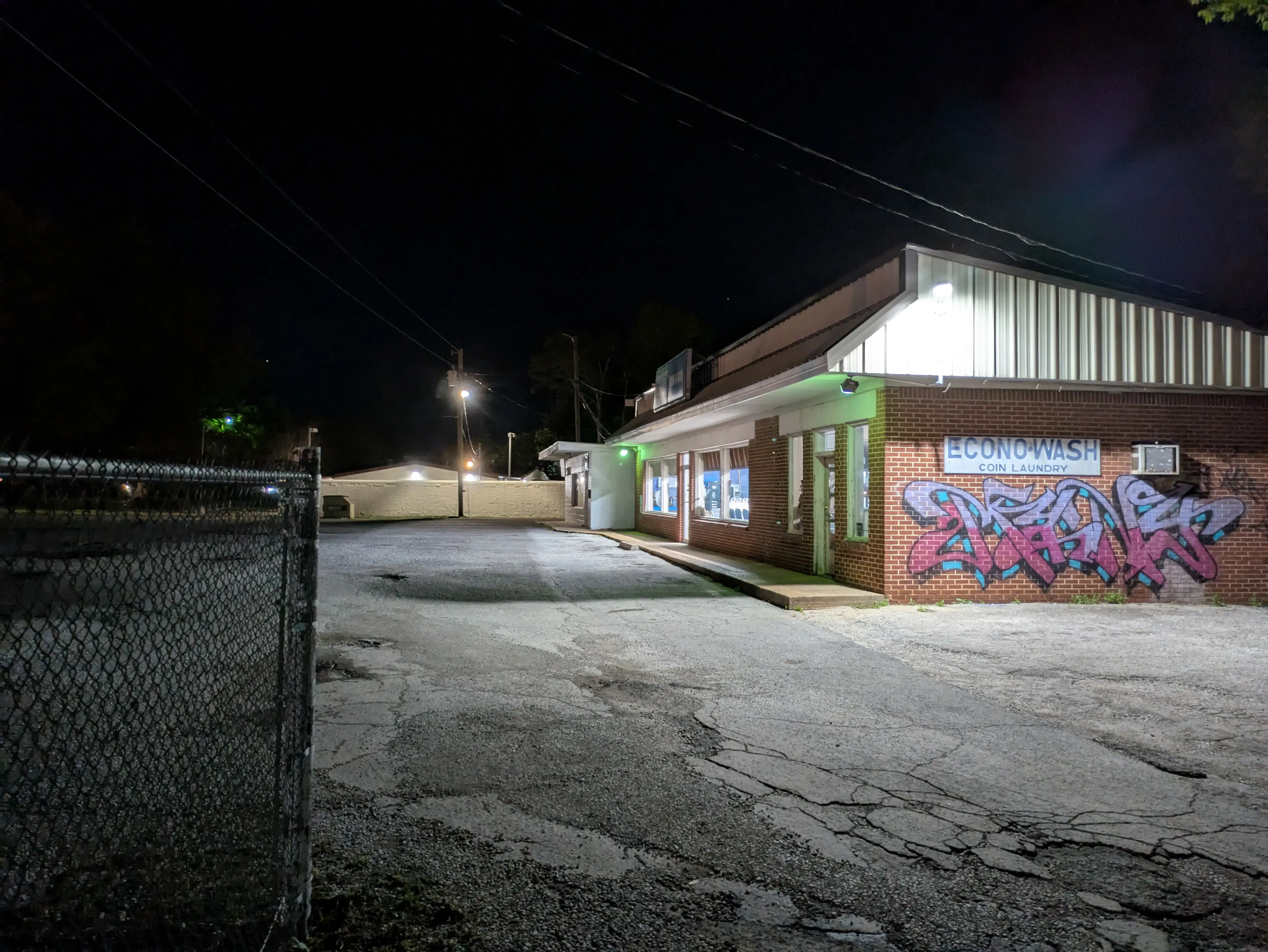 Econ-O-Wash Laundromat thumbnail 1