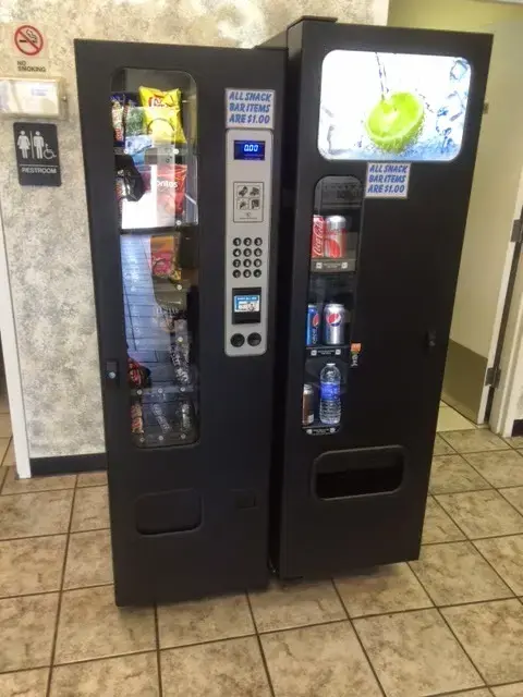 Econo Coin/Credit Card Laundromat thumbnail 14