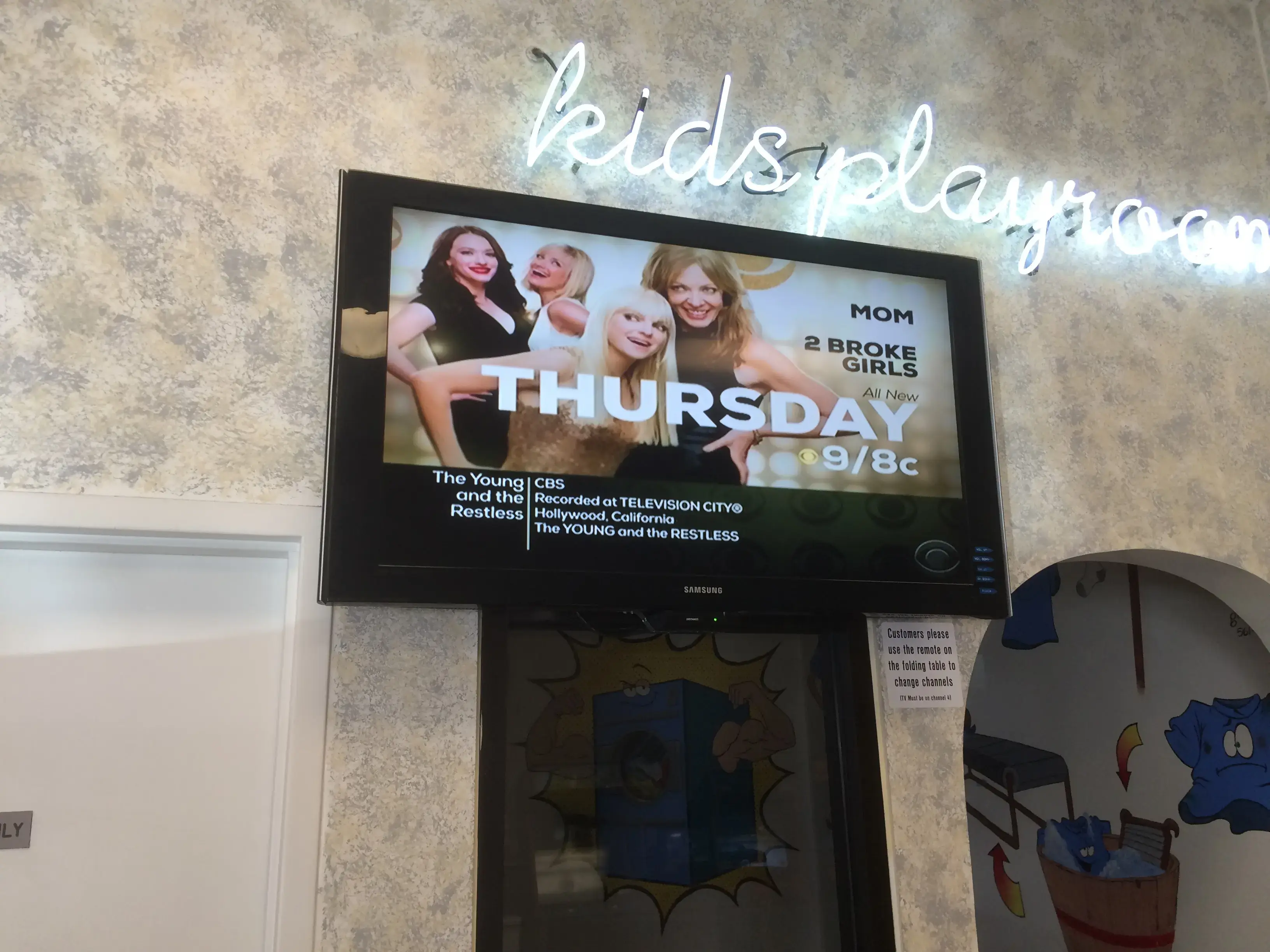 Econo Coin/Credit Card Laundromat thumbnail 15