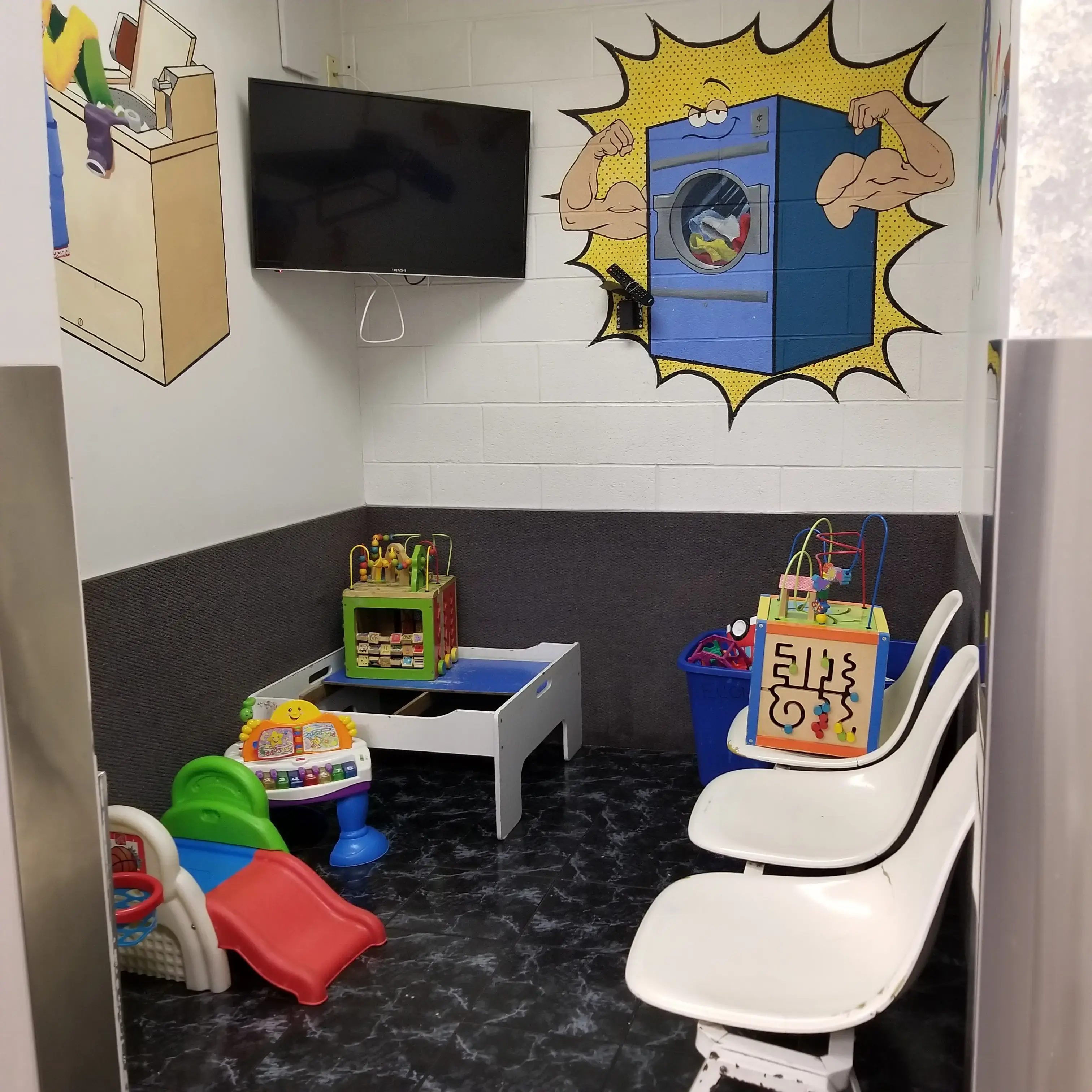 Econo Coin/Credit Card Laundromat thumbnail 8