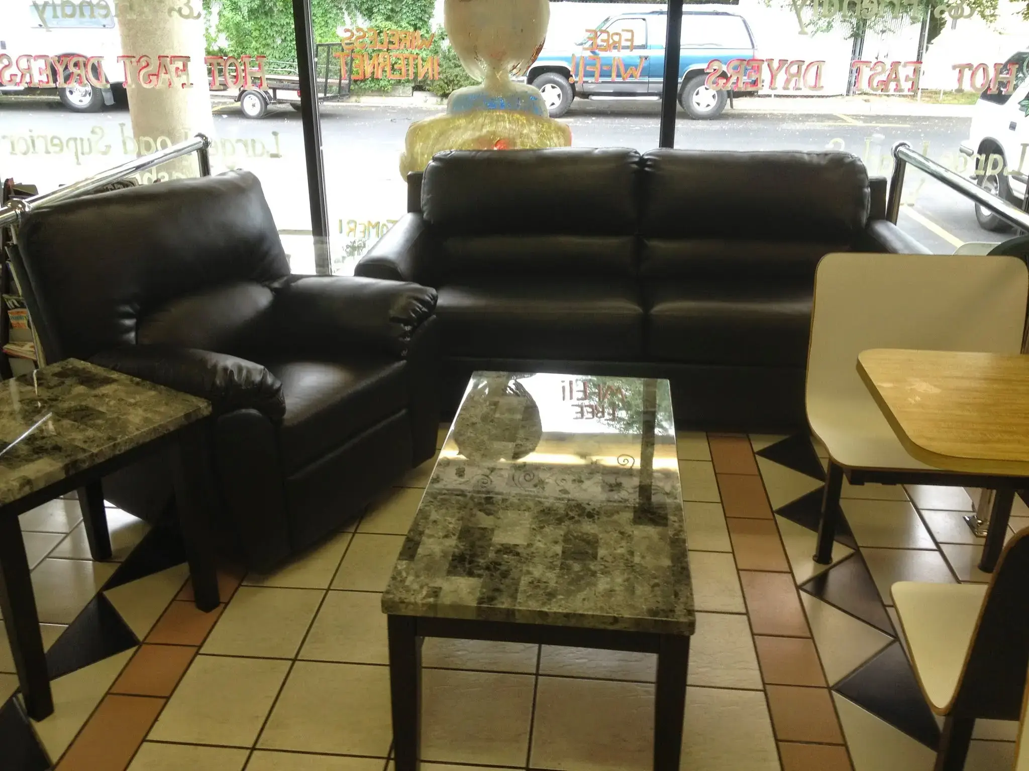 Econo Coin/Credit Card Laundromat - Image 9