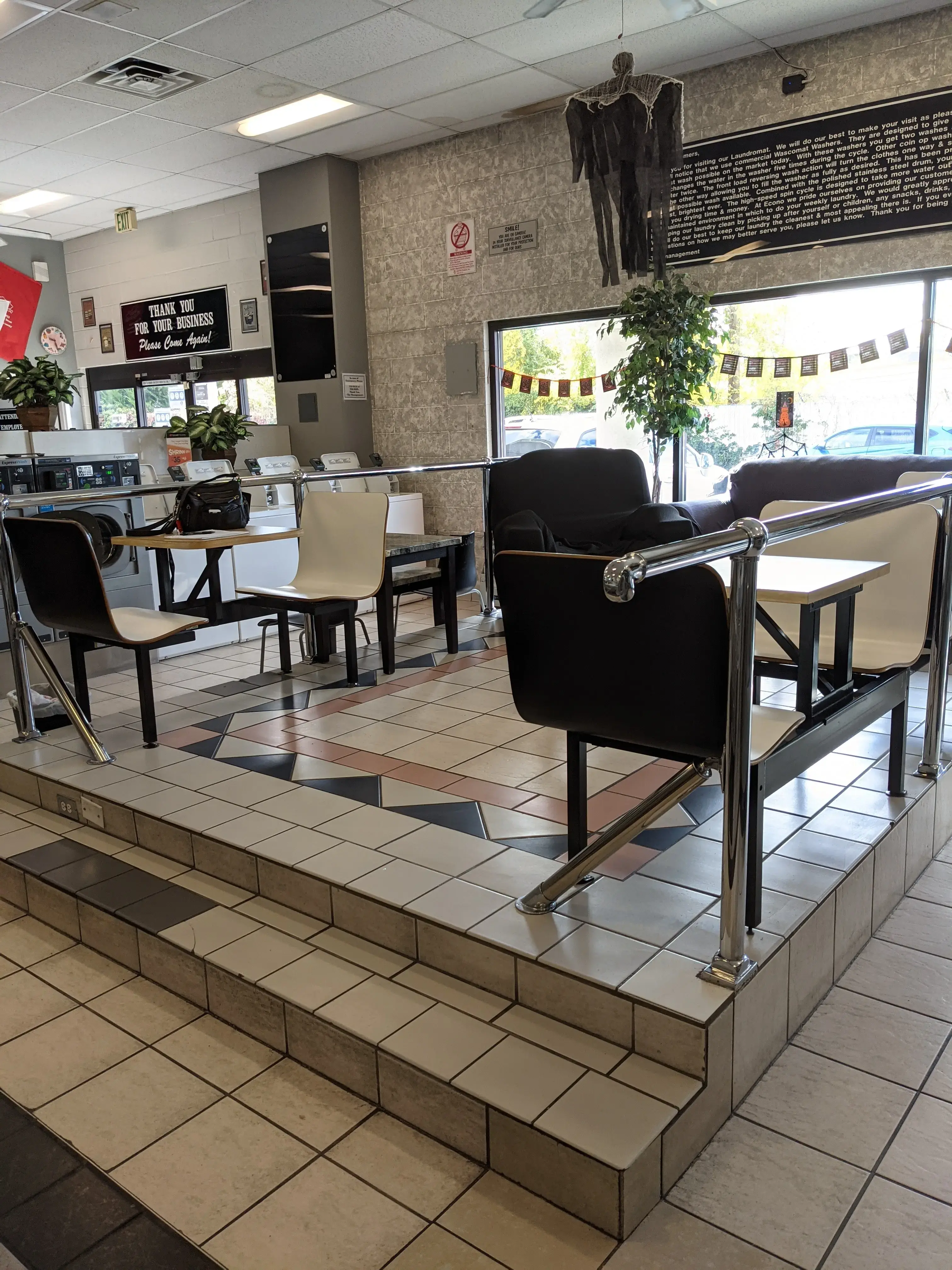 Econo Coin/Credit Card Laundromat - Image 7