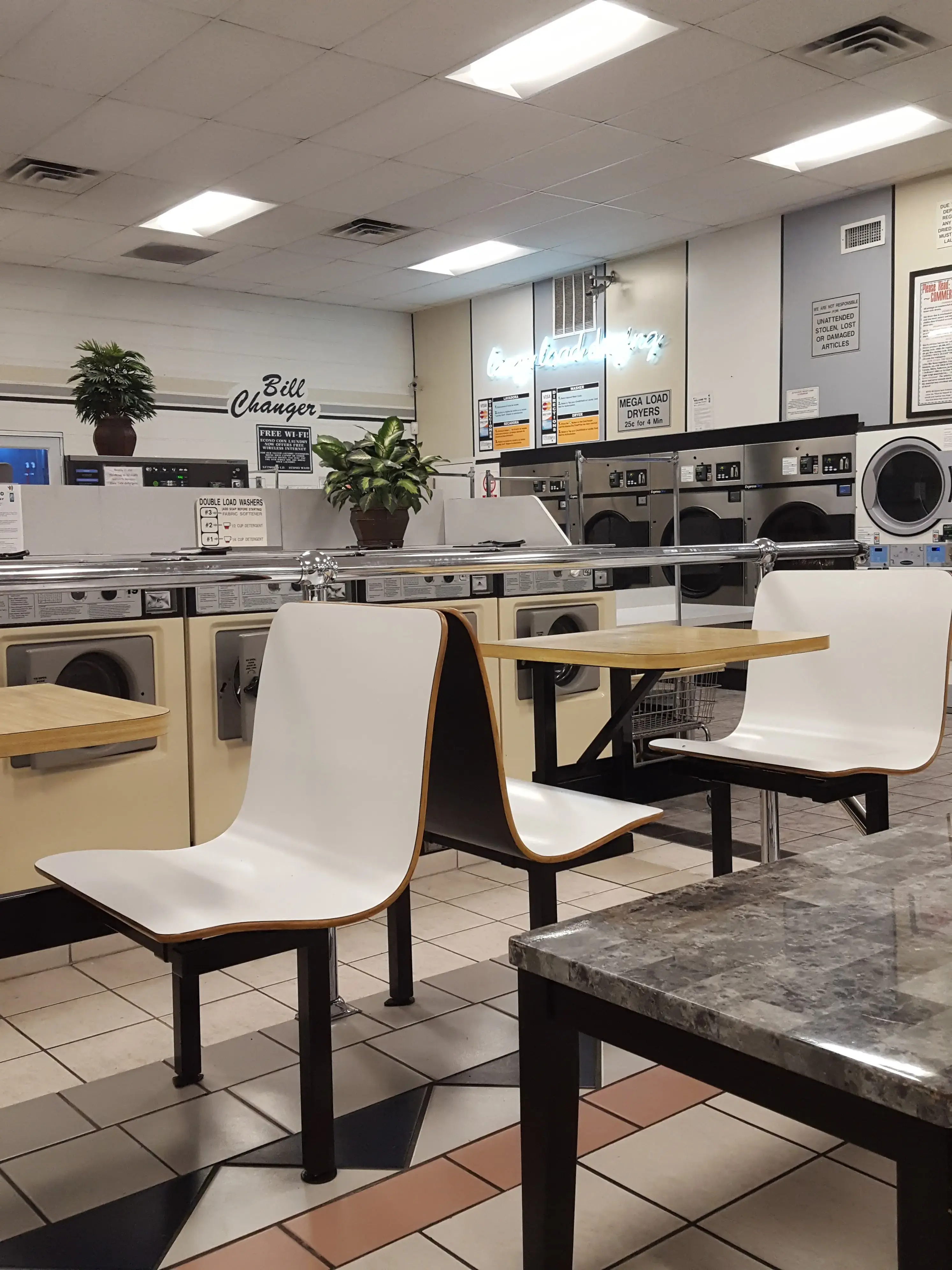 Econo Coin/Credit Card Laundromat thumbnail 12