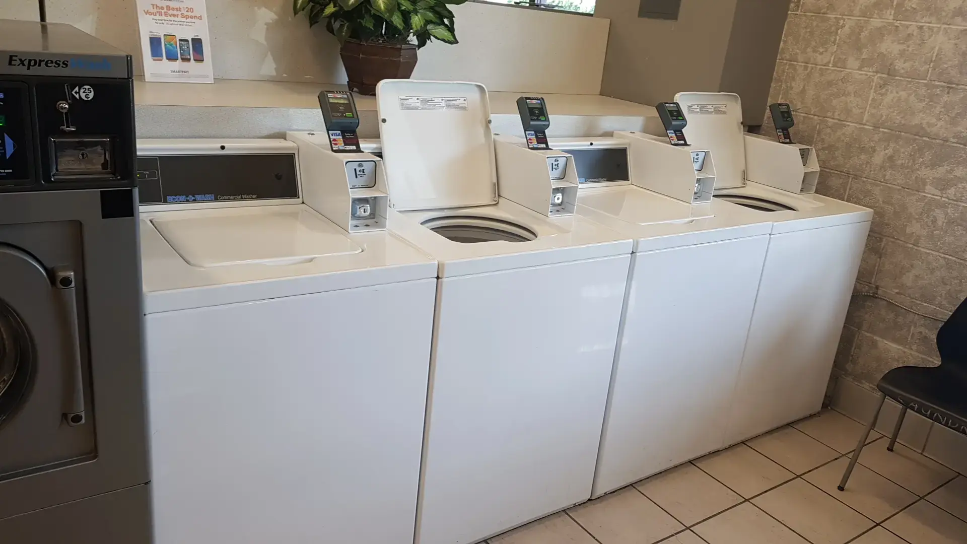 Econo Coin/Credit Card Laundromat - Image 16
