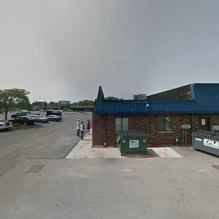 Edgerton Plaza Laundromat - Image 1