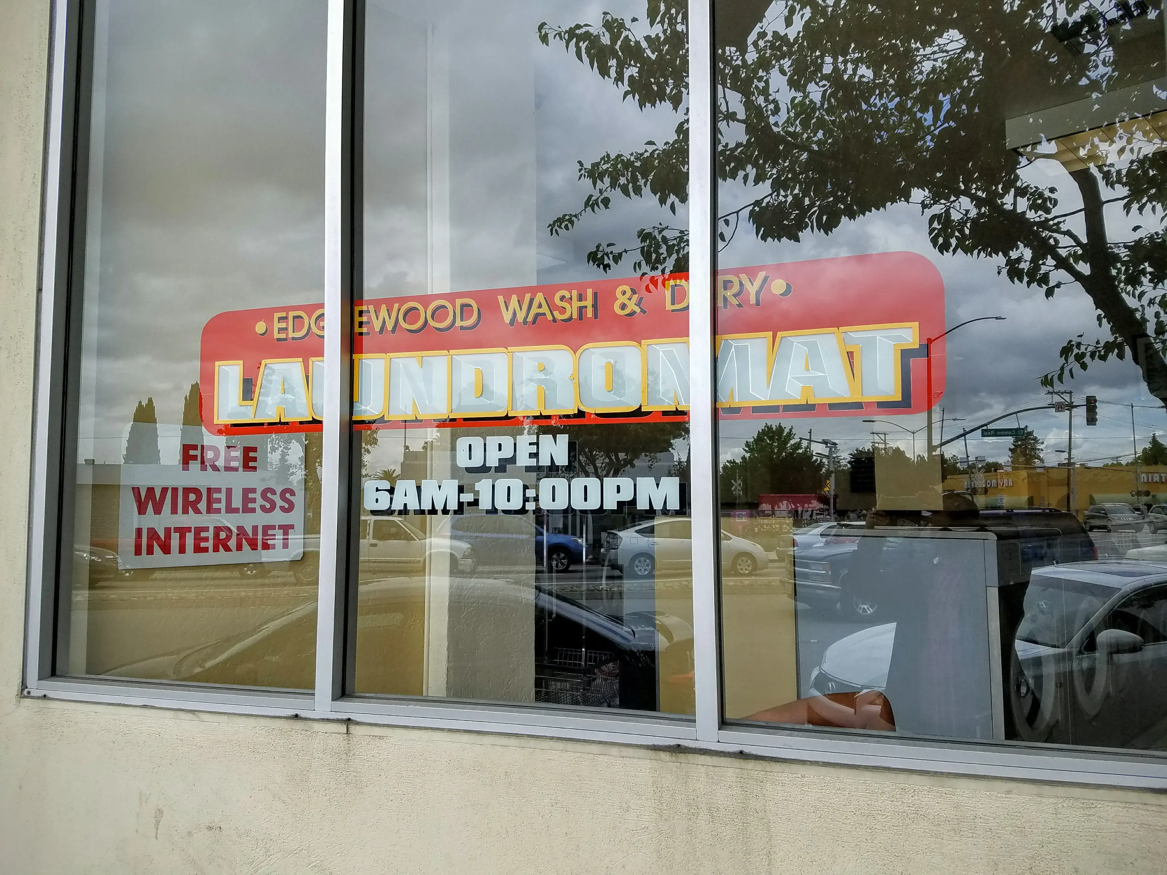 Edgewood Wash & Dry - Image 2