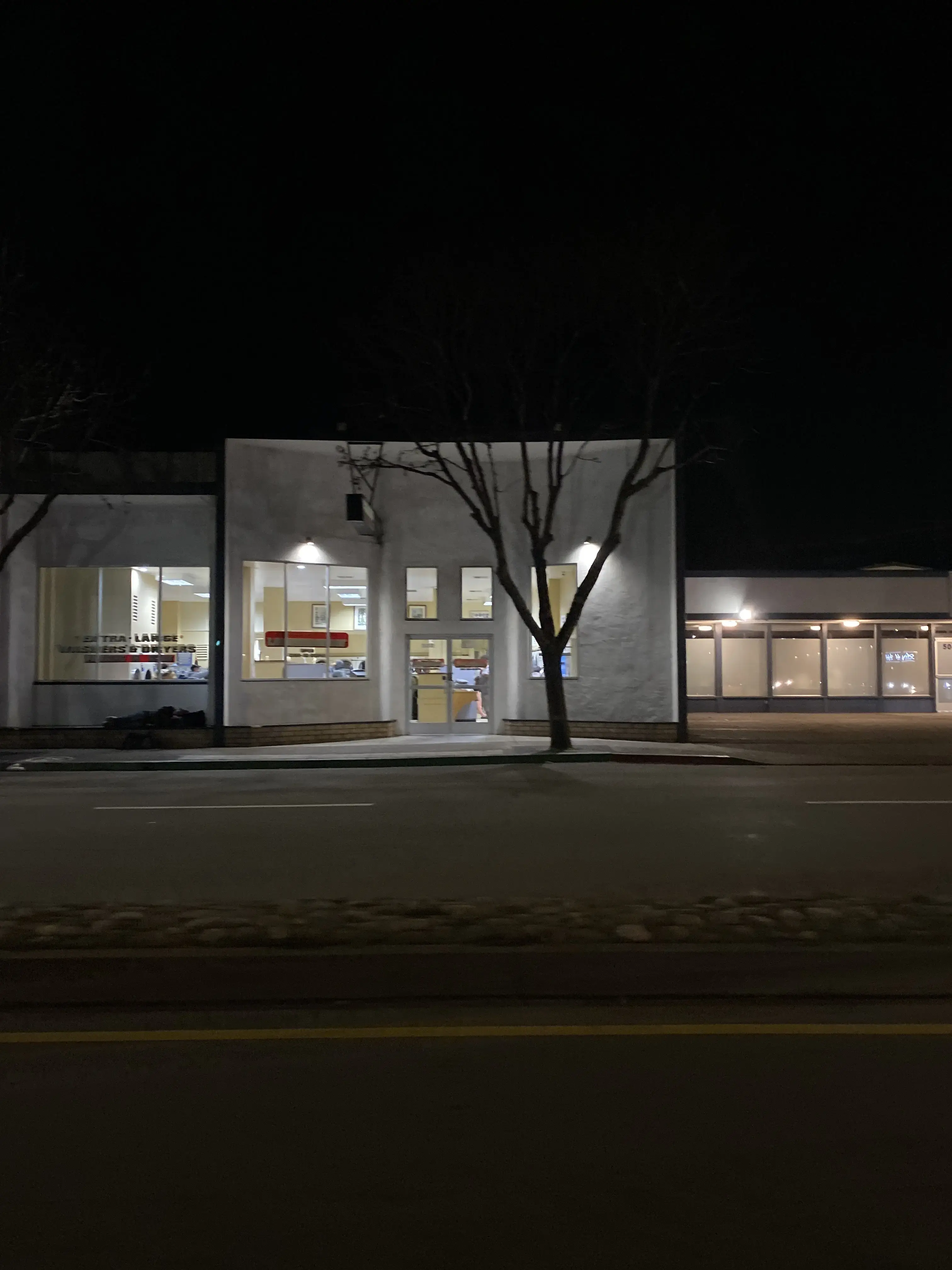 Edgewood Wash & Dry - Image 10