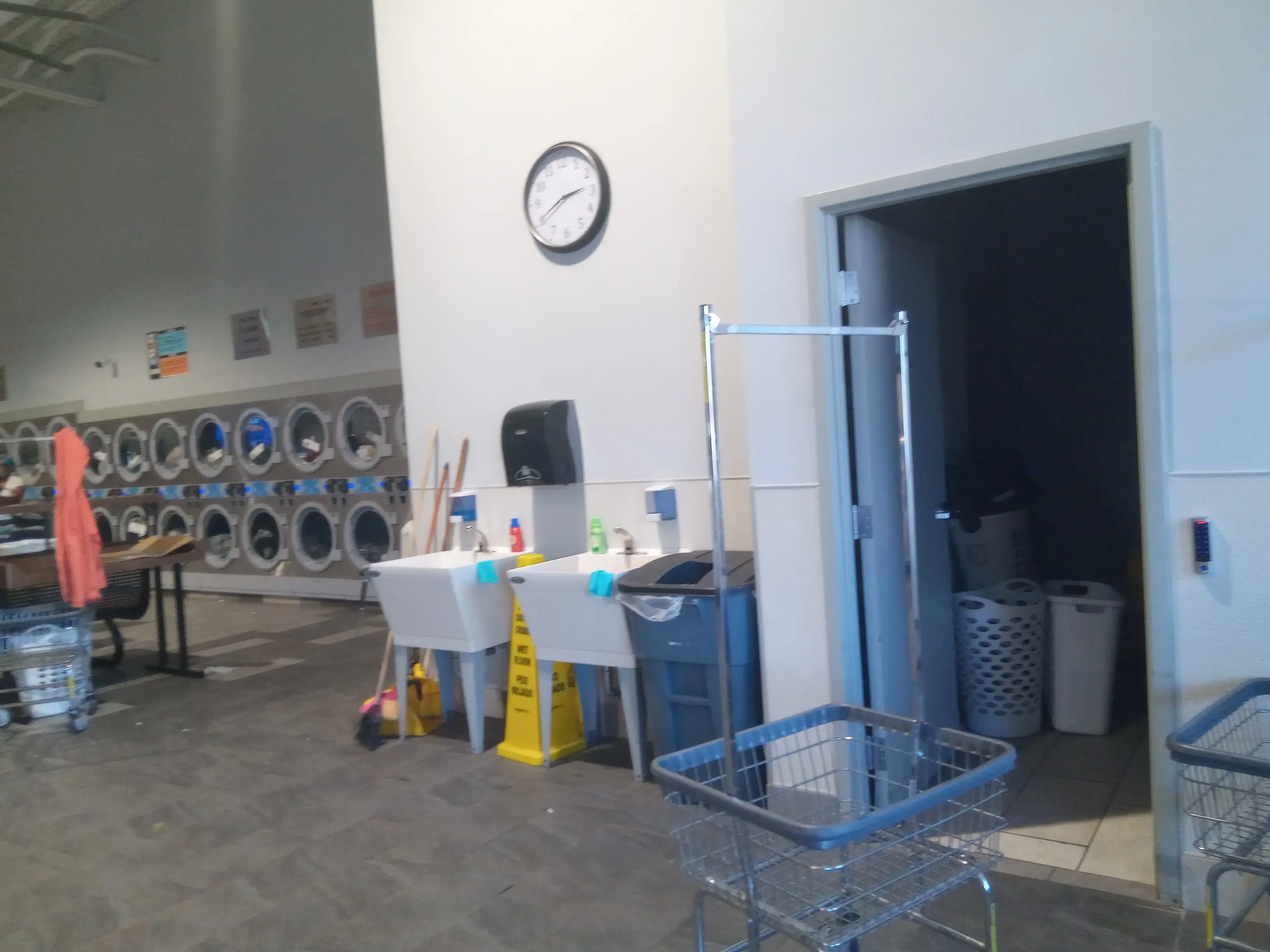 Edgmont Laundromat thumbnail 17