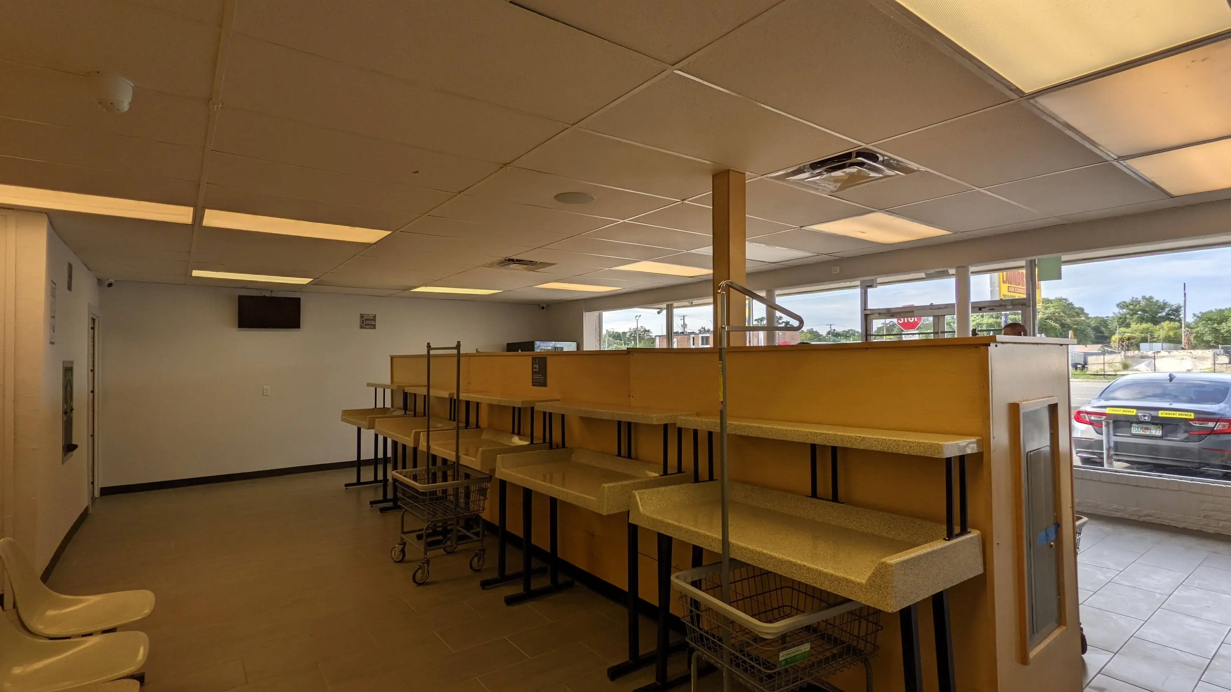 Egrets Laundromat thumbnail 2