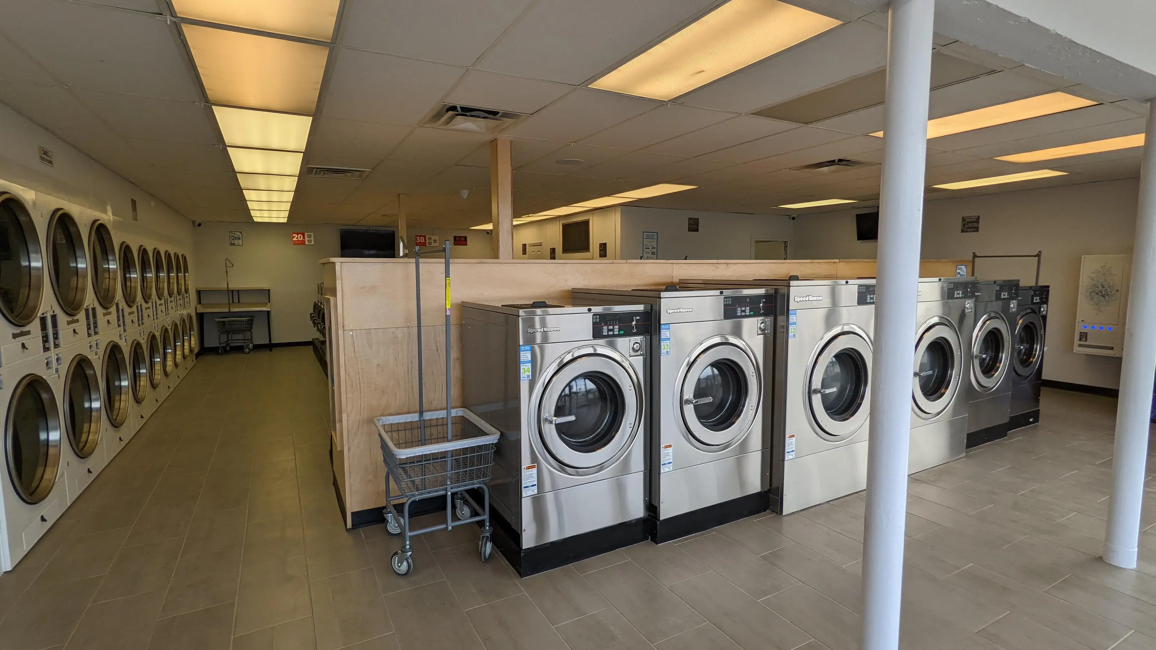 Egrets Laundromat thumbnail 3