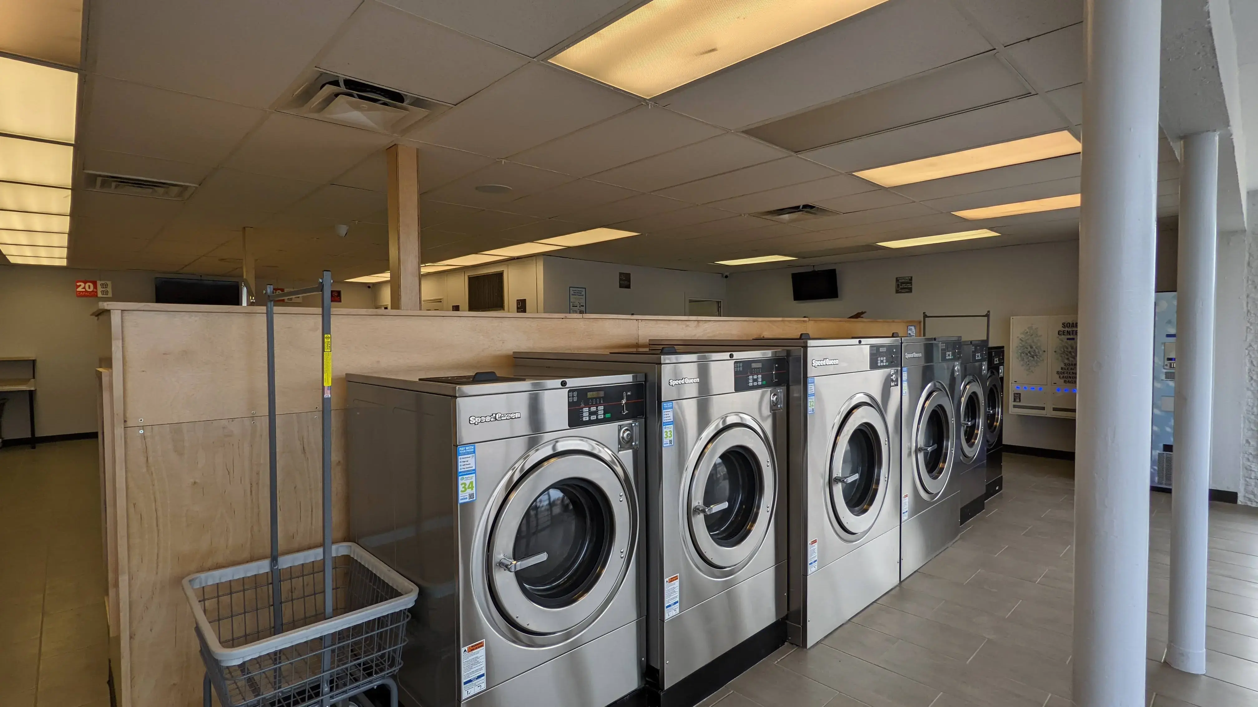 Egrets Laundromat - Image 11