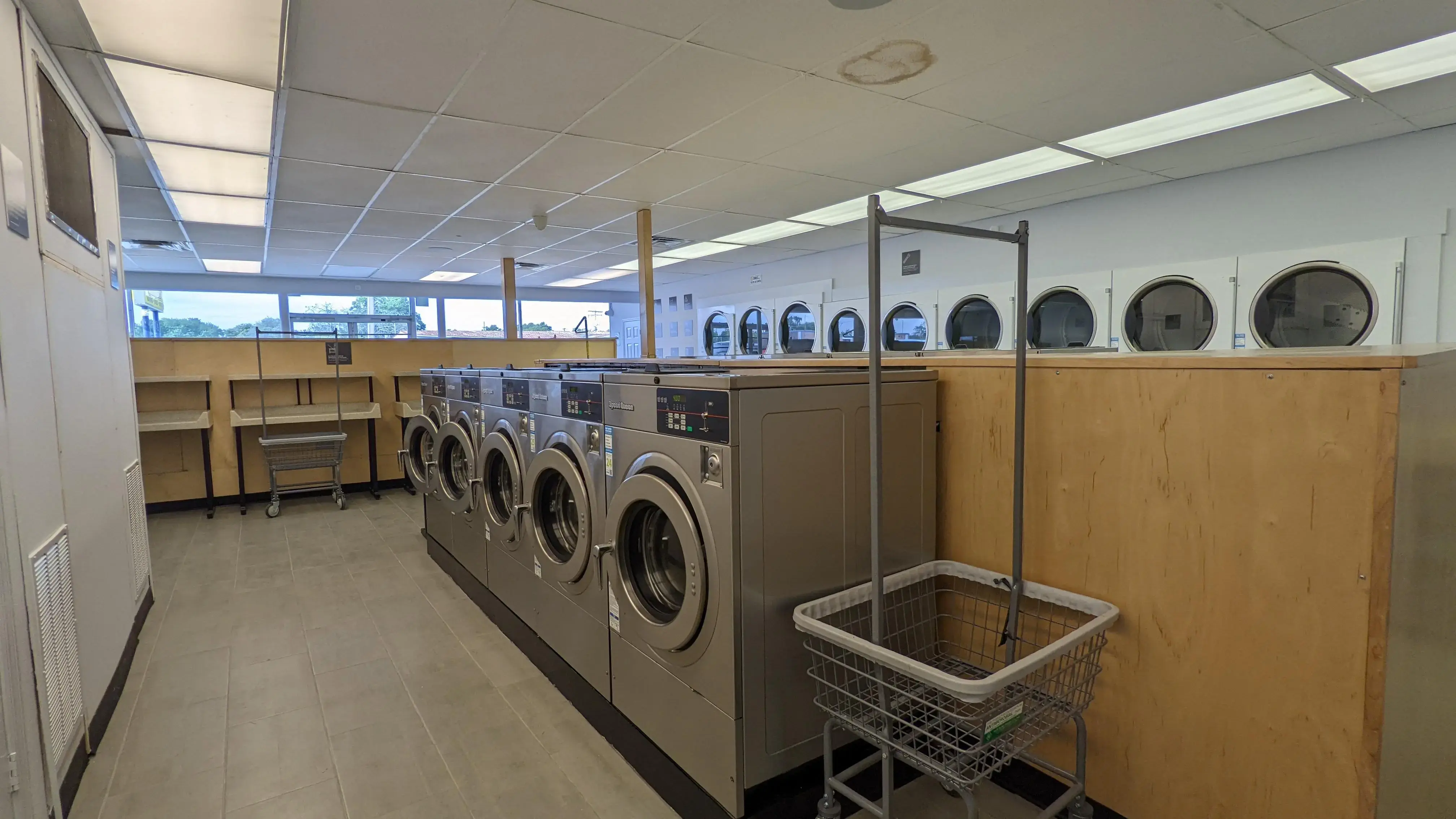 Egrets Laundromat - Image 10