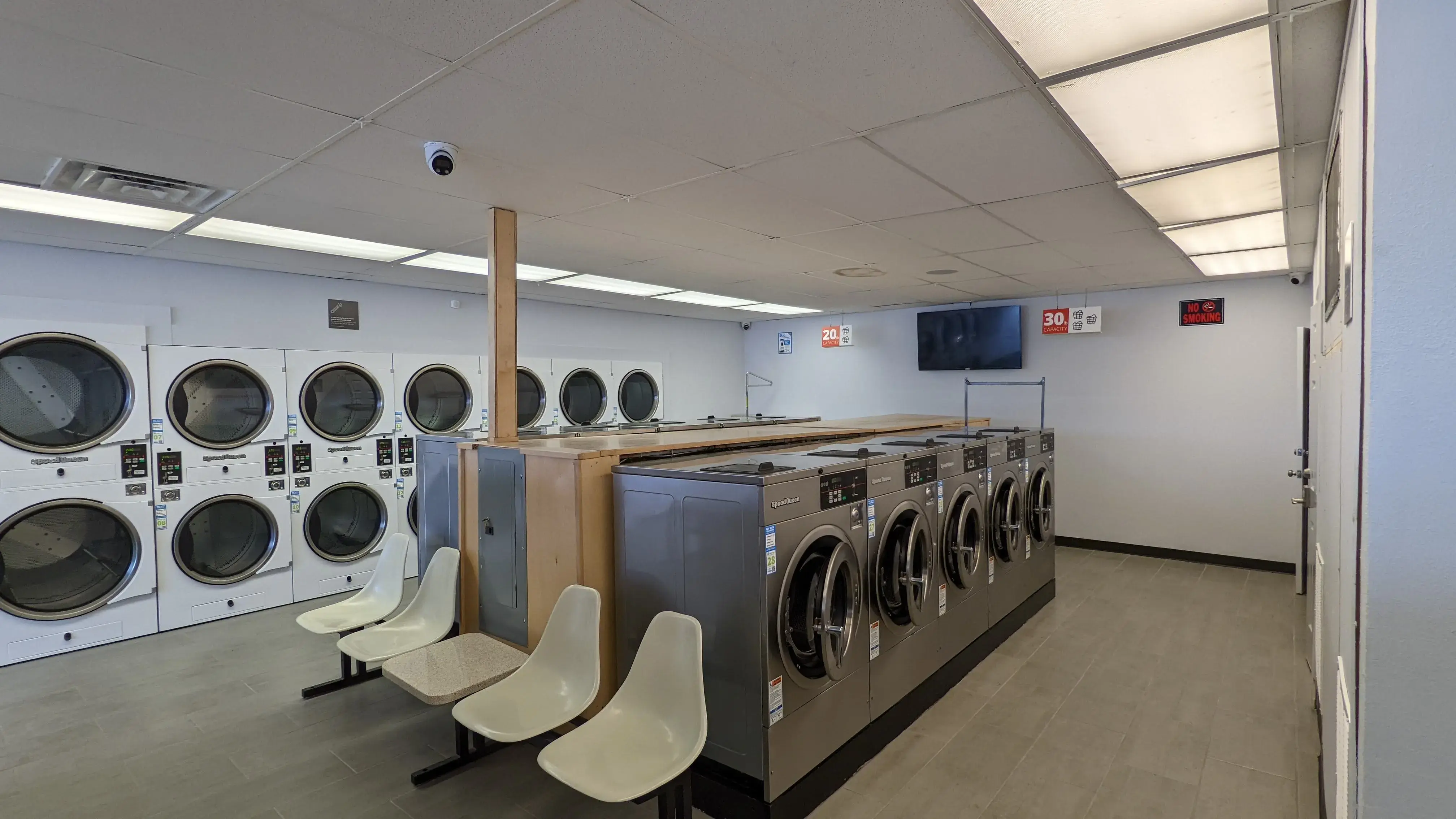Egrets Laundromat thumbnail 15