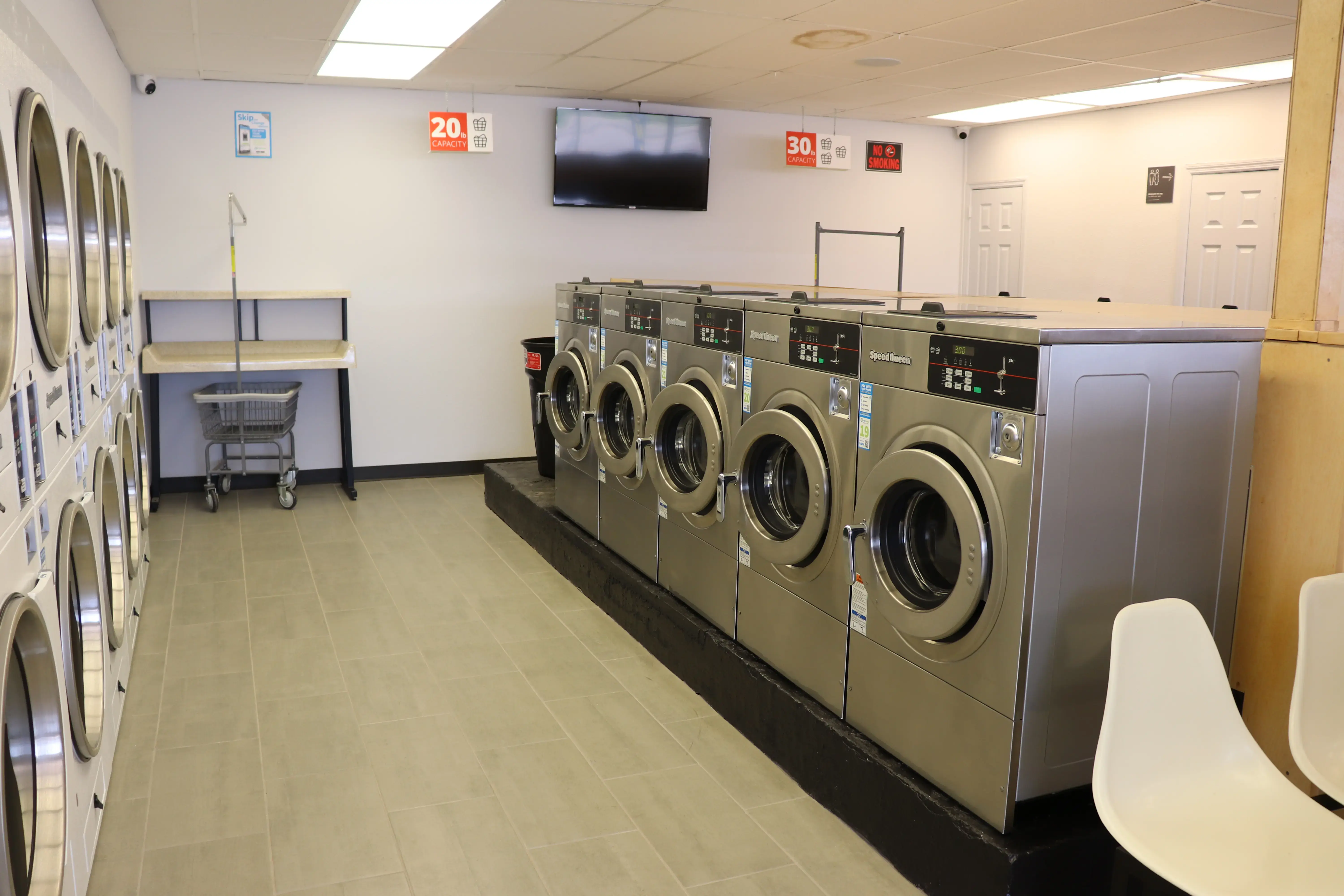 Egrets Laundromat thumbnail 13