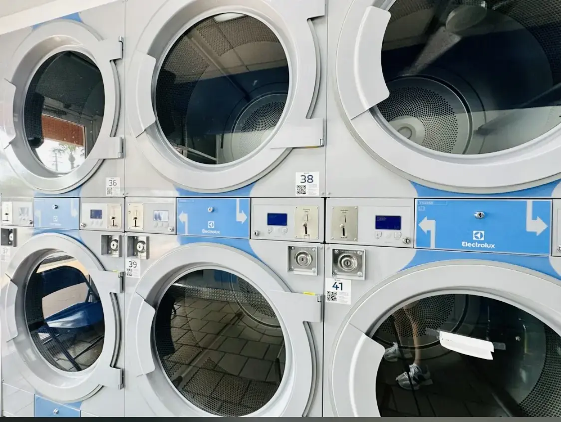 El Laundry - Image 12