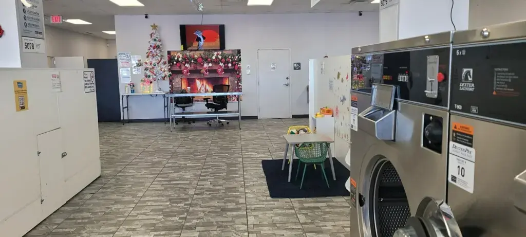 El Paso Coin Laundry and Wash Dry Fold Drop Off Service - Image 6