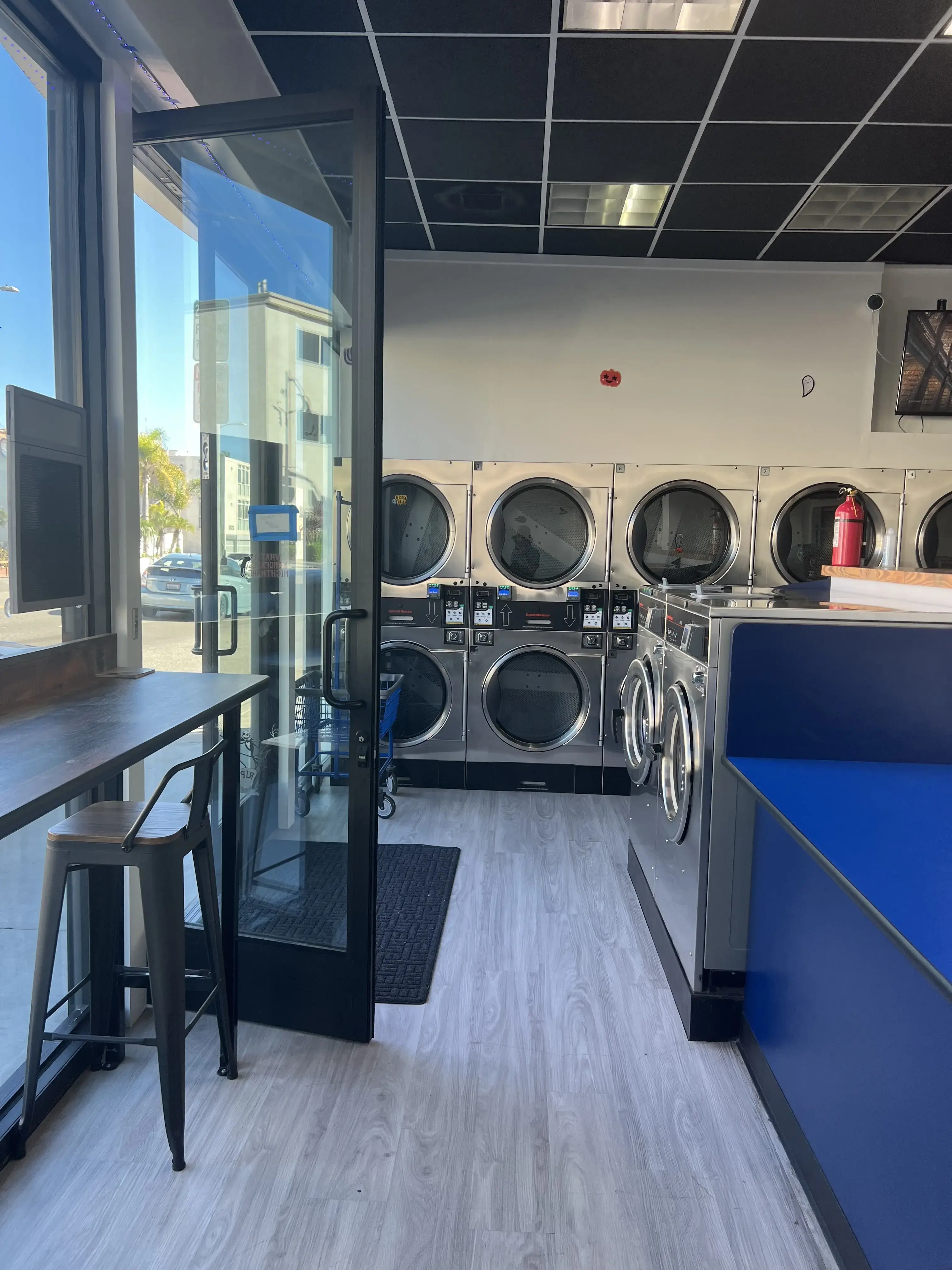 El Porto Laundry - Image 11
