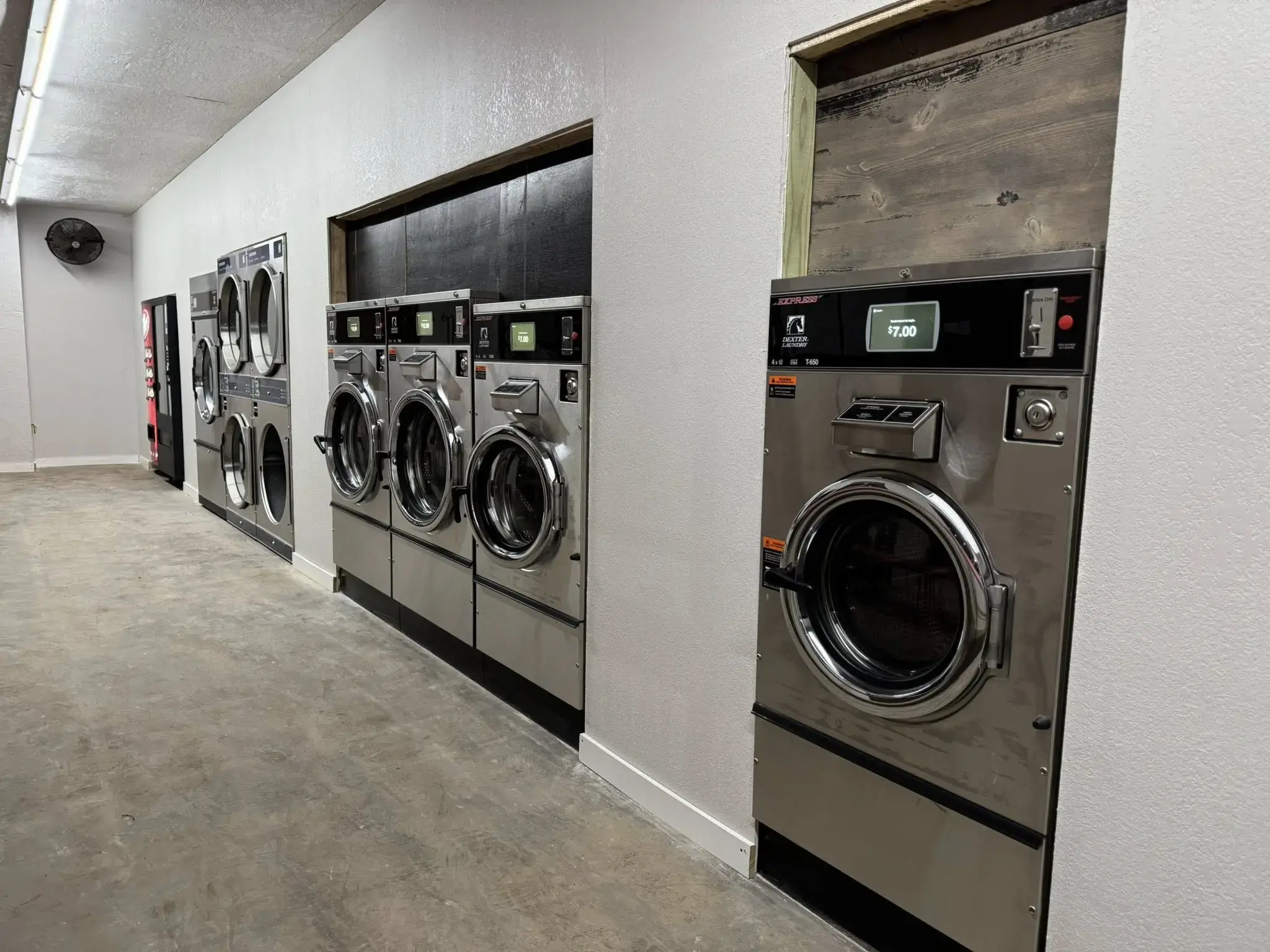 El Rio Laundry II thumbnail 2