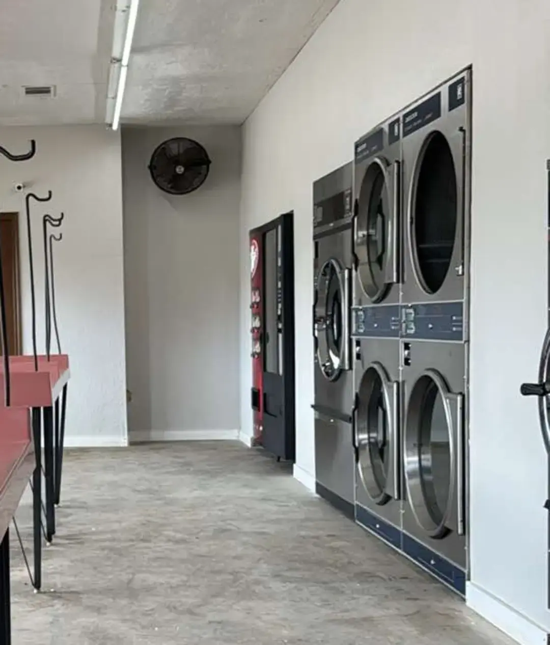 El Rio Laundry II - Image 6