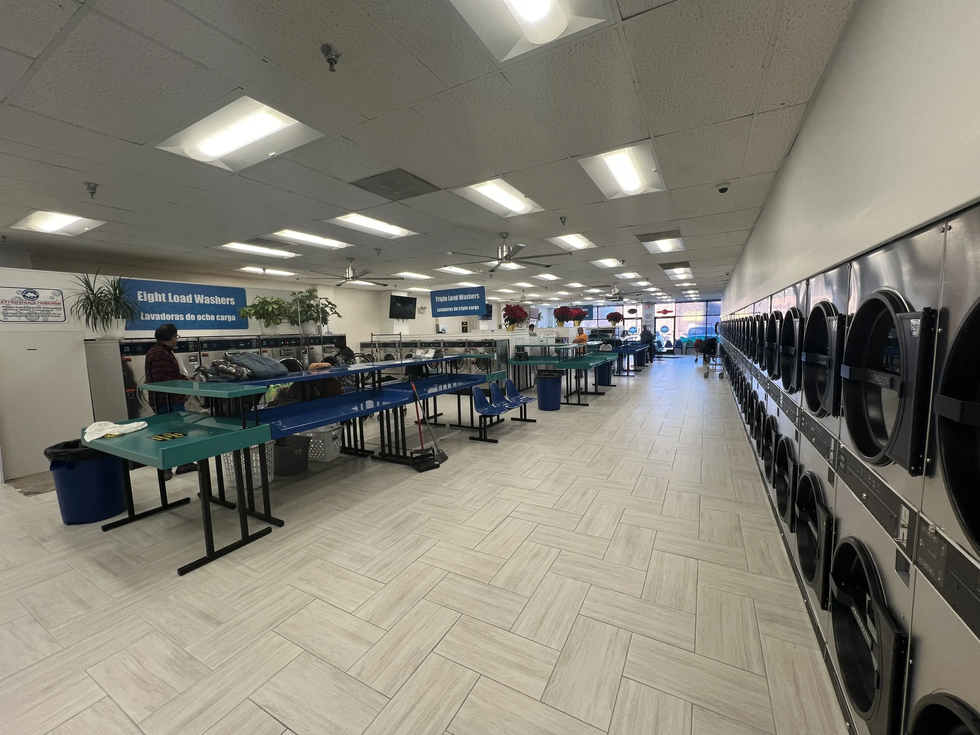Elgin Wash & Dry Laundromat thumbnail 3