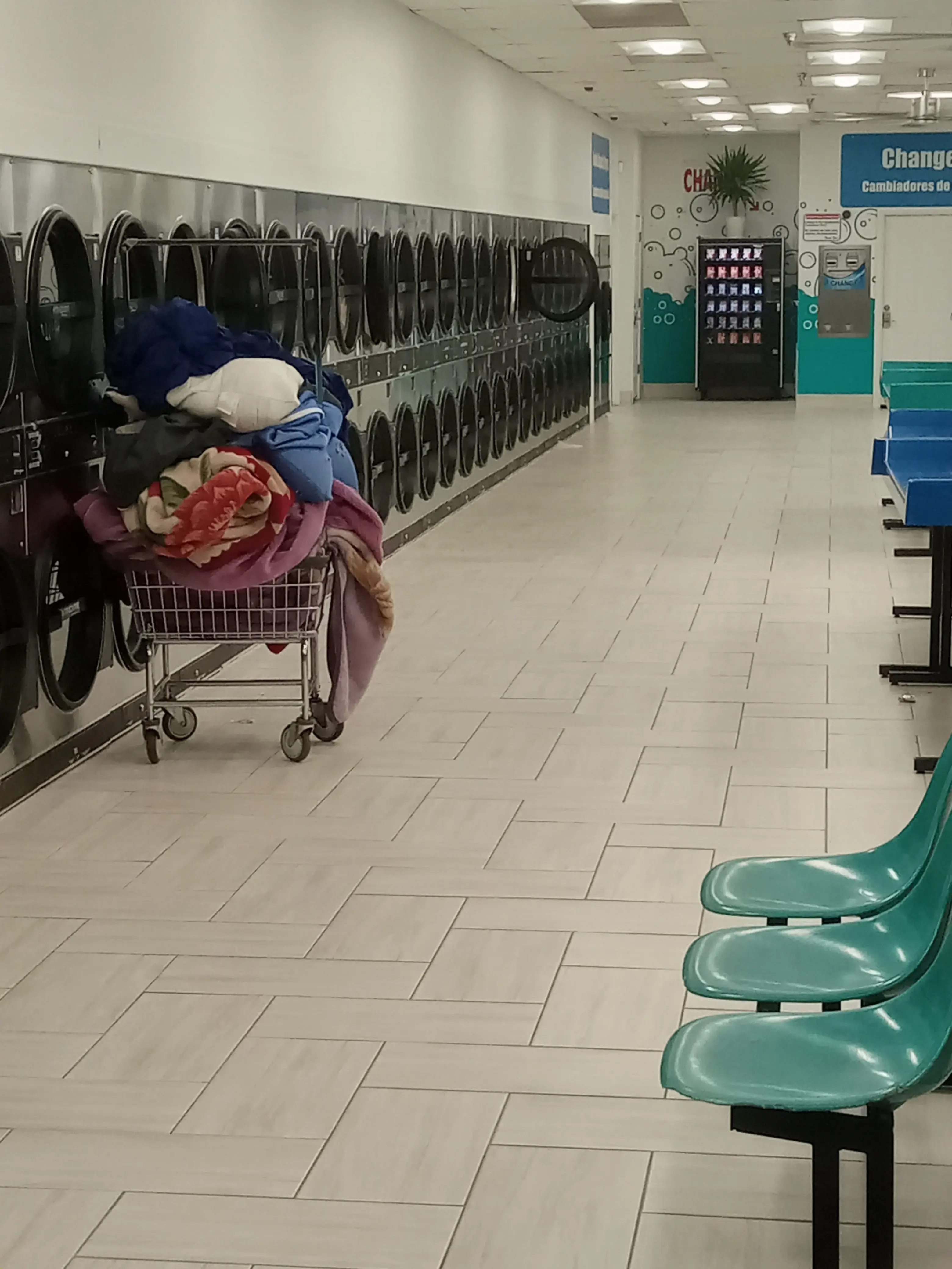 Elgin Wash & Dry Laundromat thumbnail 16