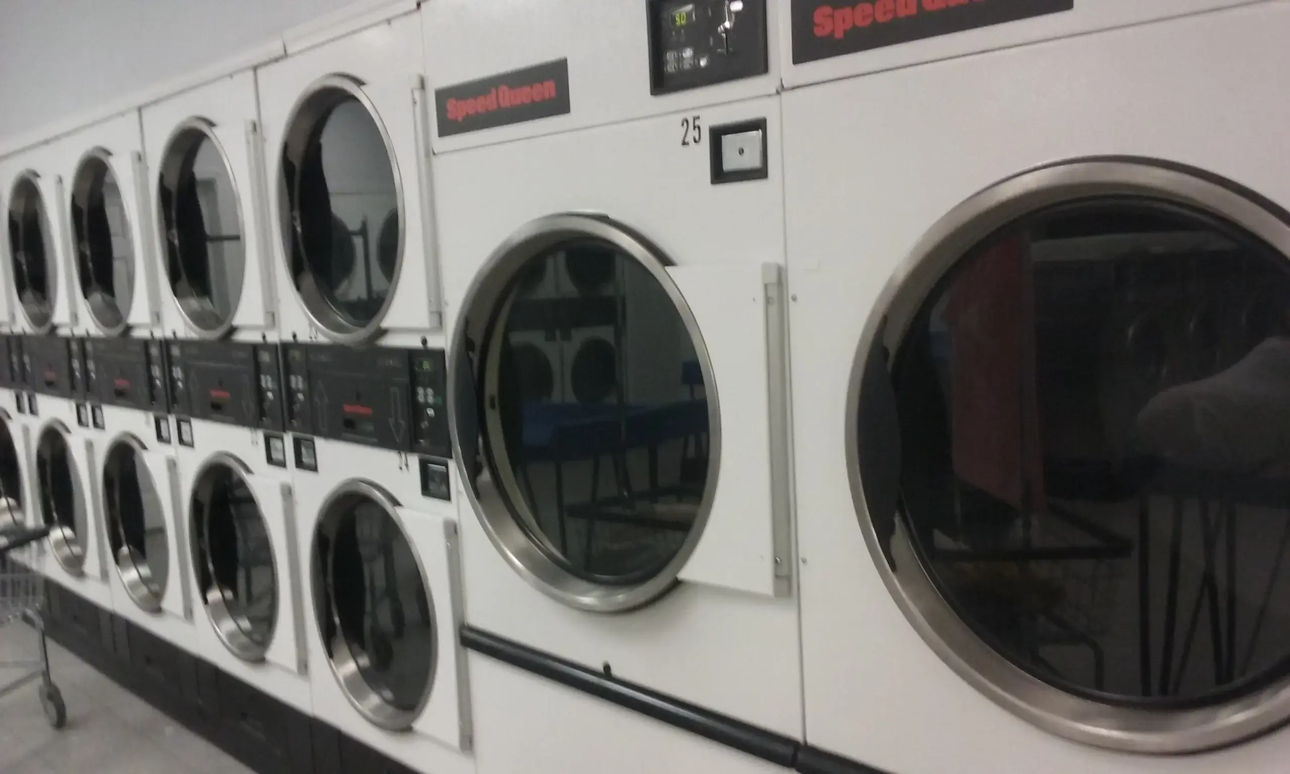 Elite Dry Cleaners & Laundromat LLC thumbnail 4