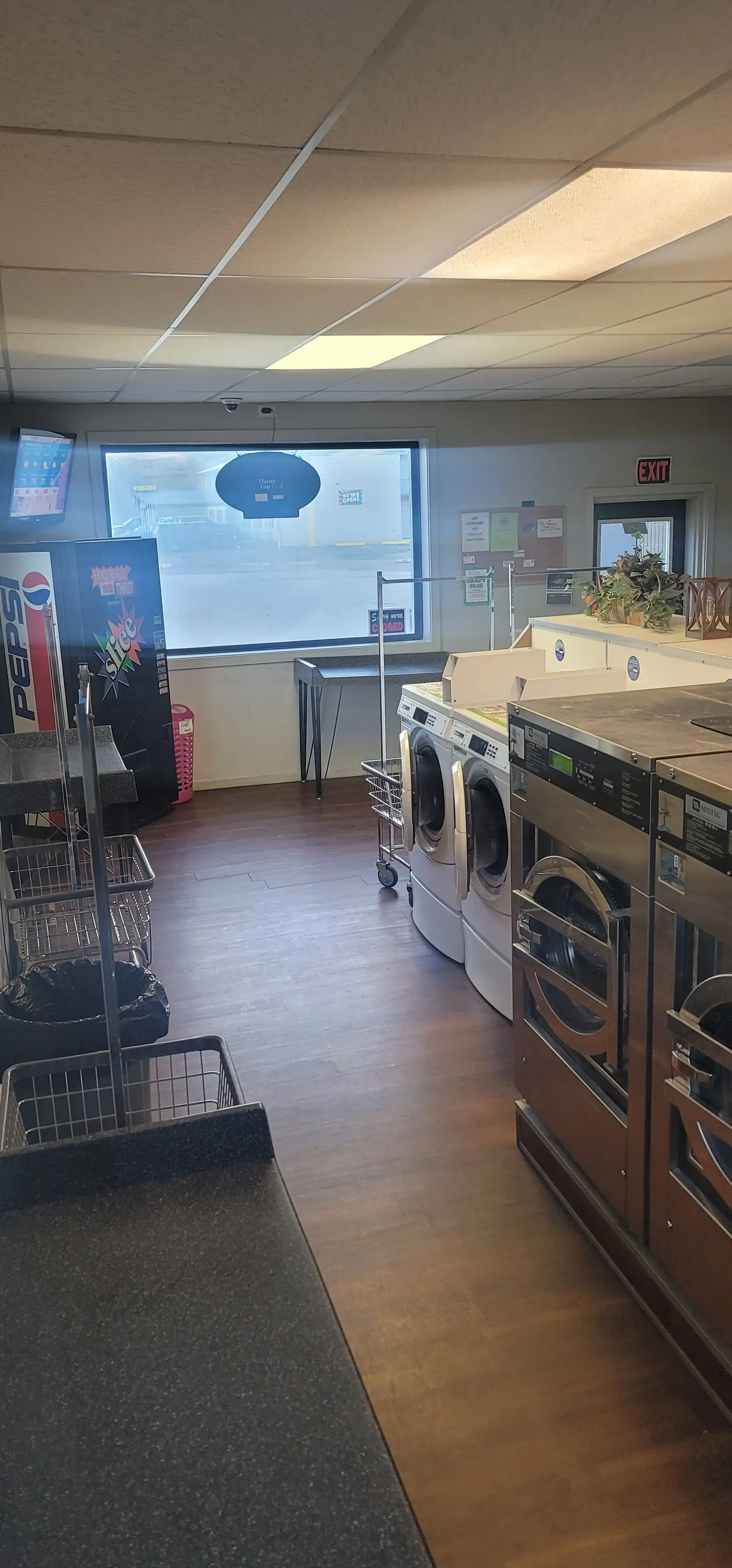 Elk Creek Car Wash & Laundromat; Bear's Pet Wash; Auto Detailing of Kemmerer - Image 2
