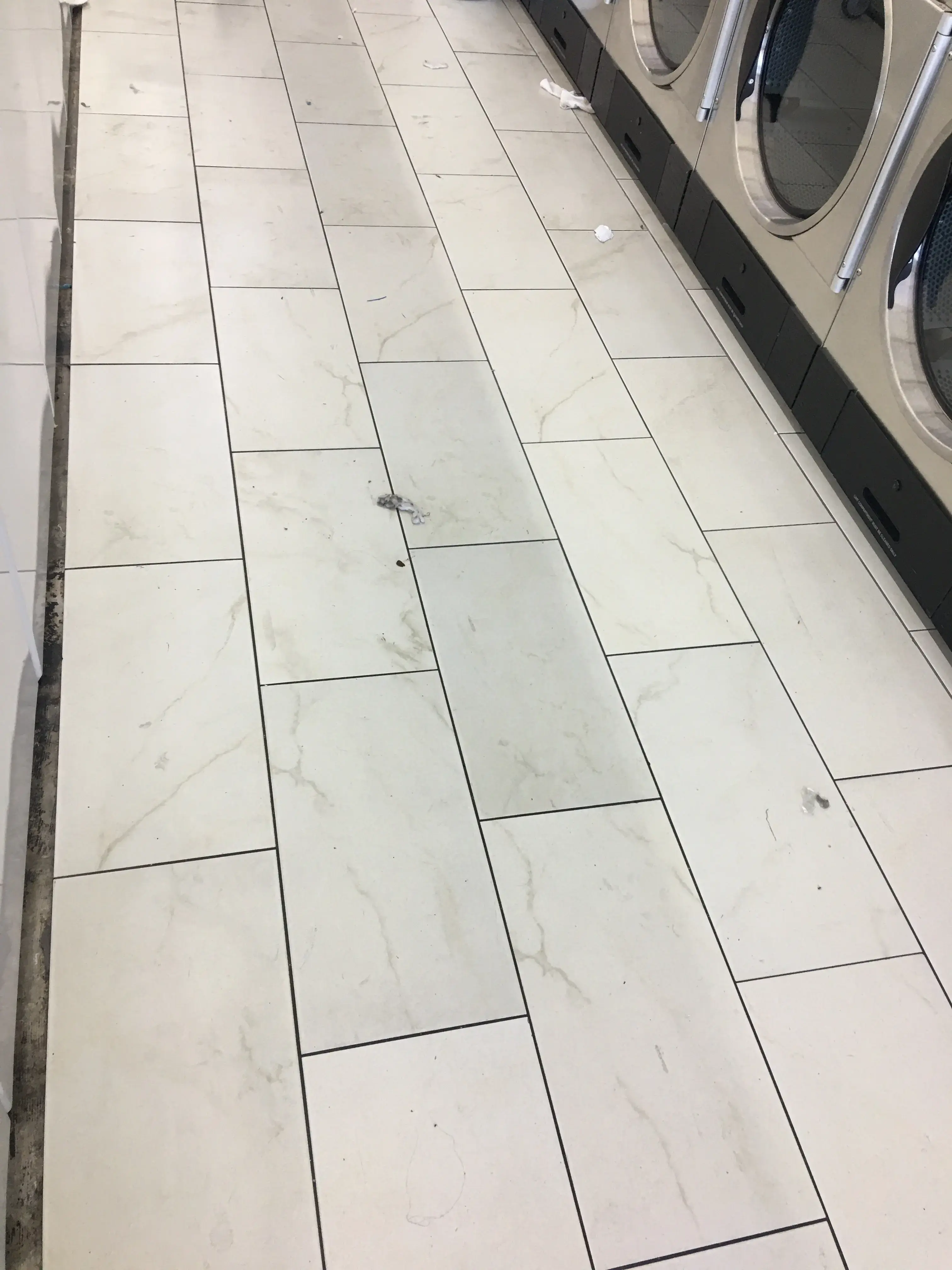 Elk Grove Launderland - Image 18