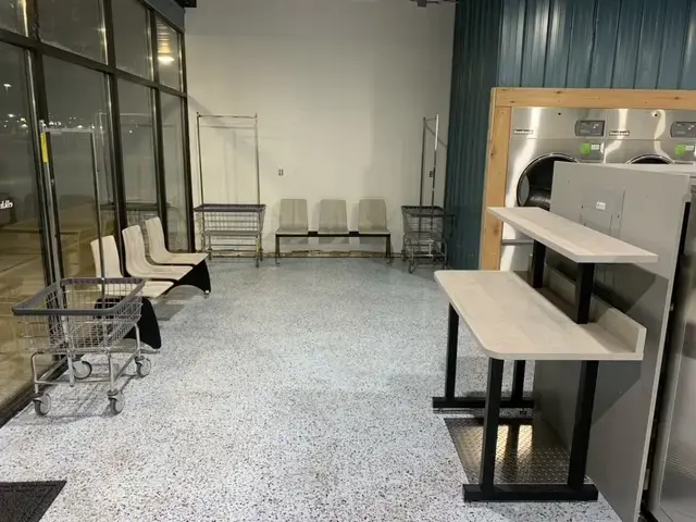 Elkhorn Express Laundromat - Image 5