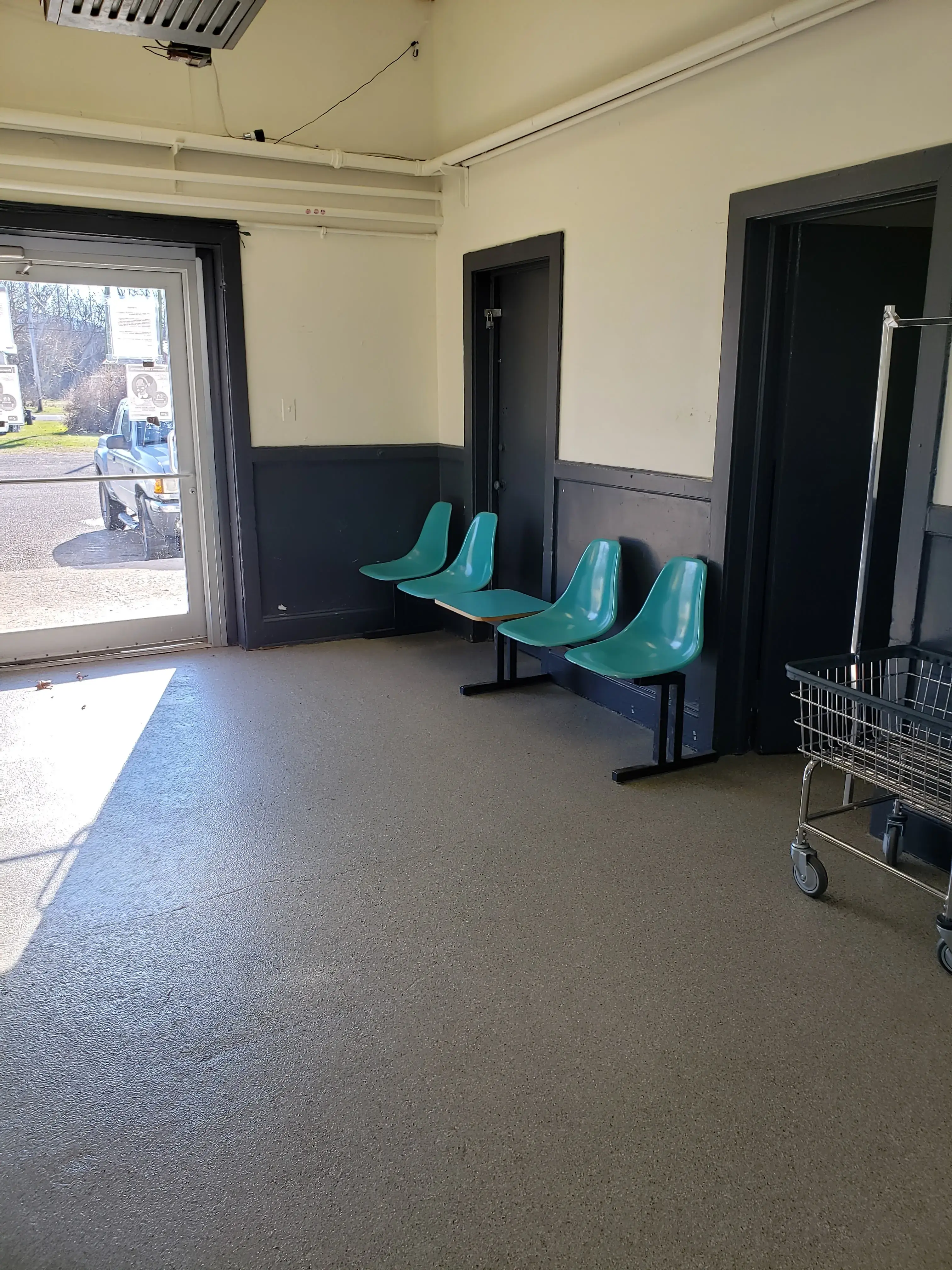 Elkton Laundromat - Image 7
