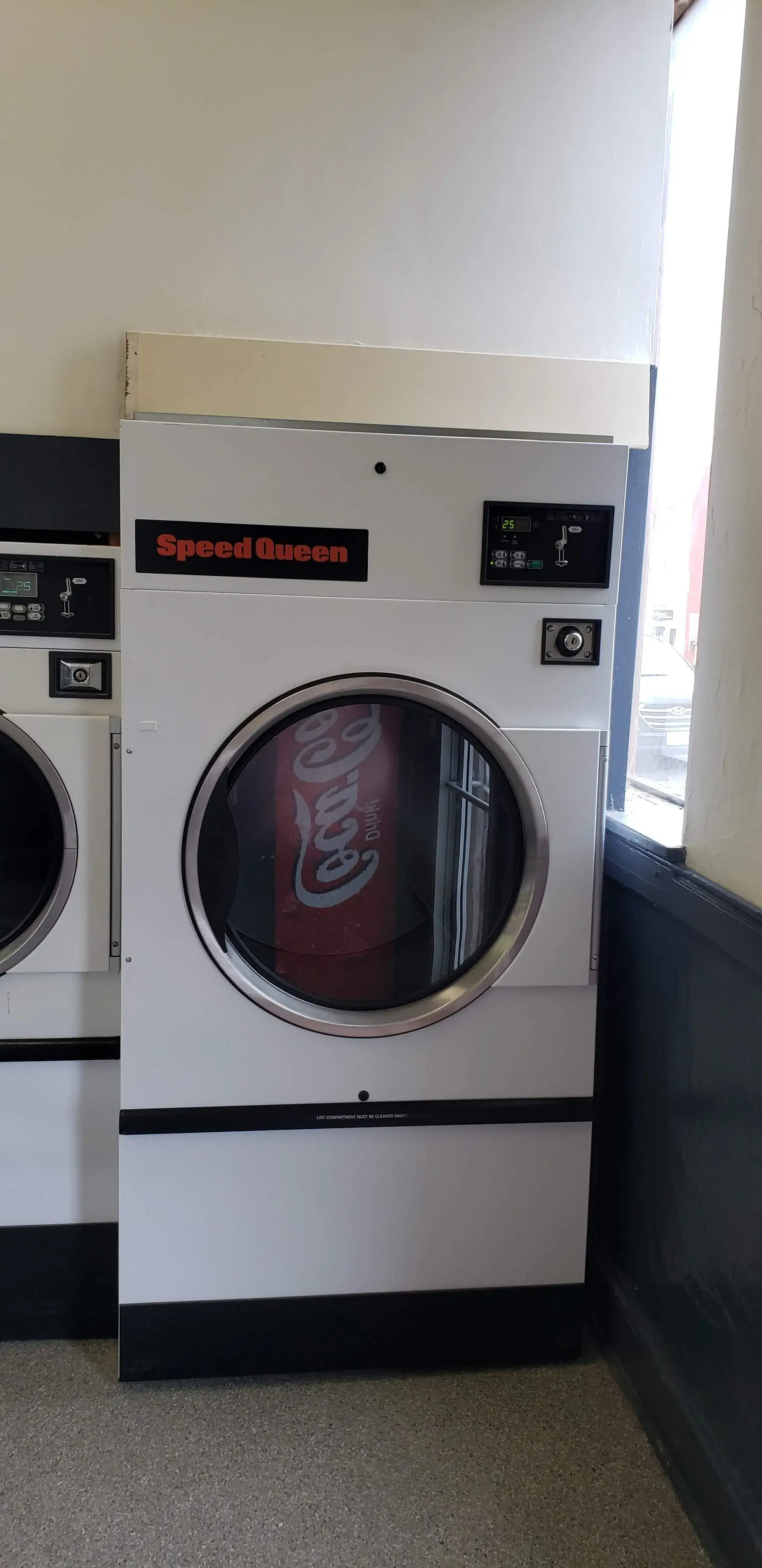 Elkton Laundromat - Image 4