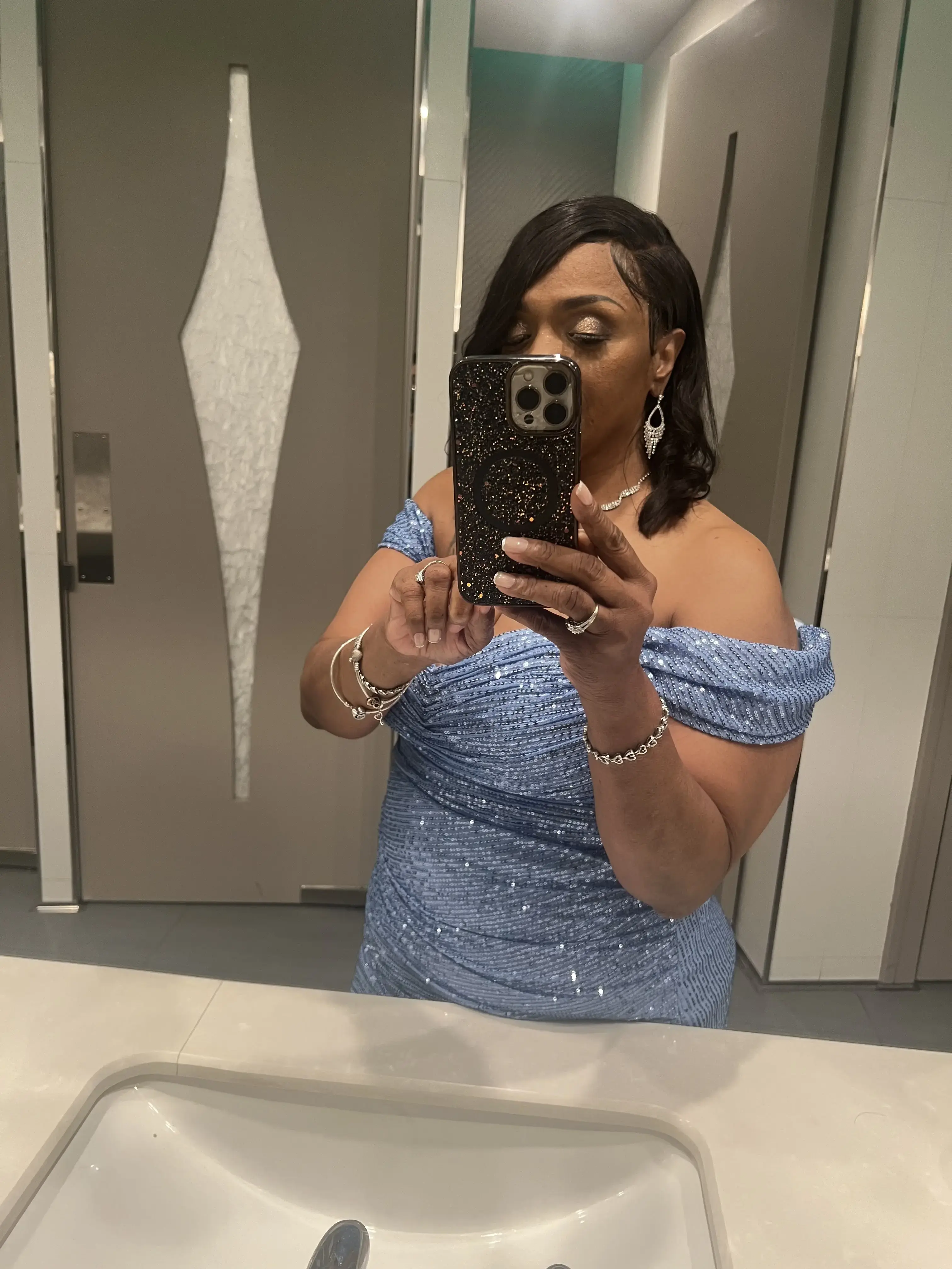 Ellen's Dry Cleaners & Alterations - Image 19