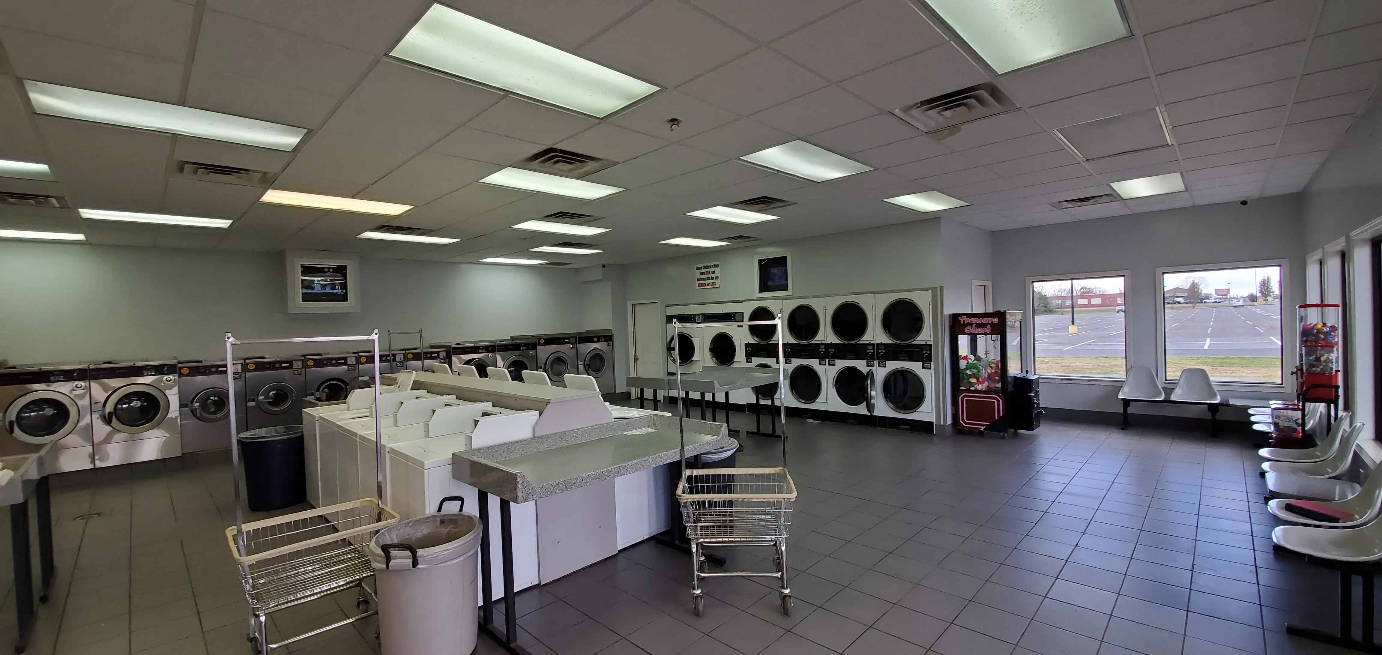 Ellie's Laundry - Image 10
