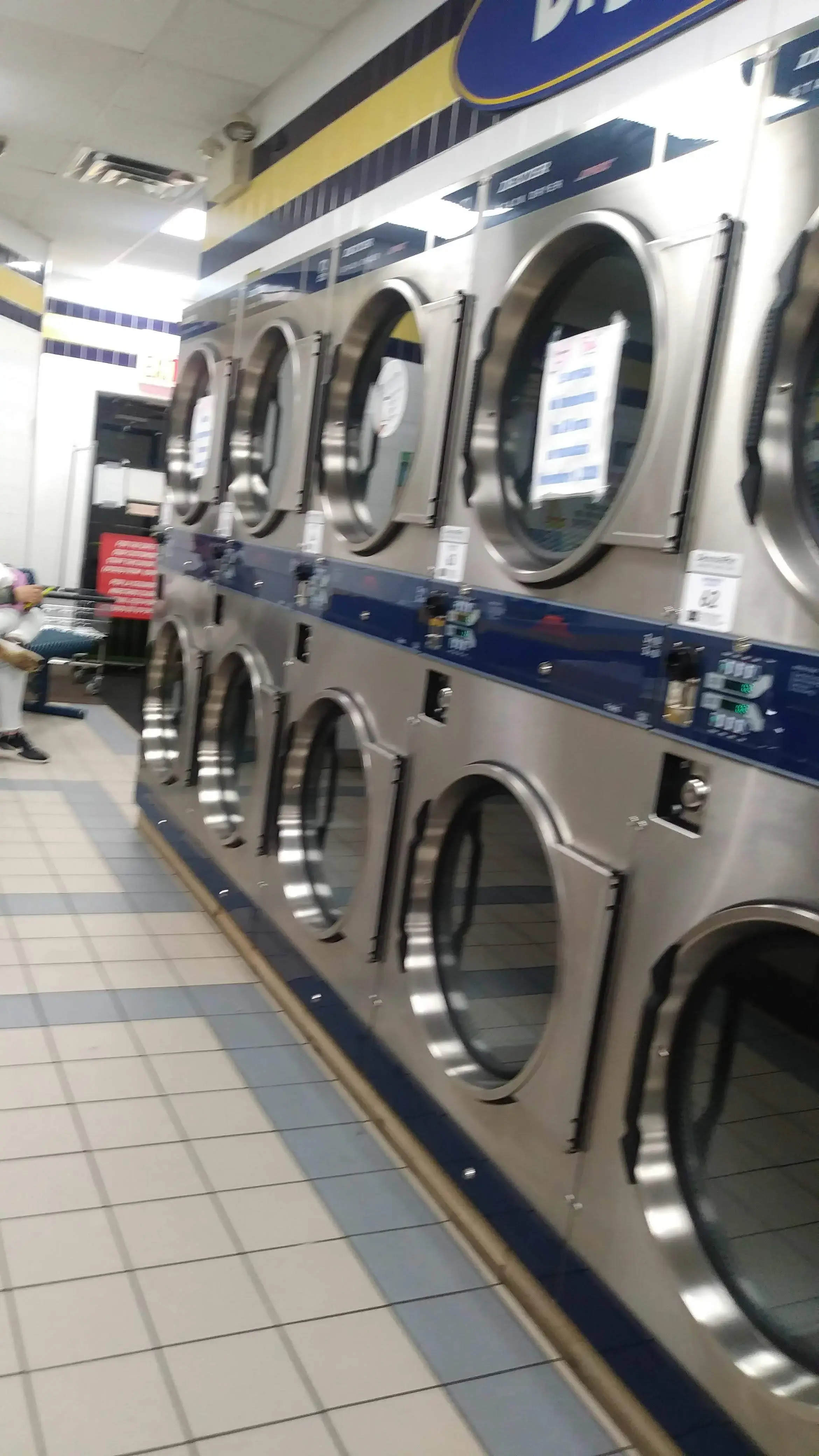 Ellie's Spin n' Wash & Laundry Service thumbnail 9