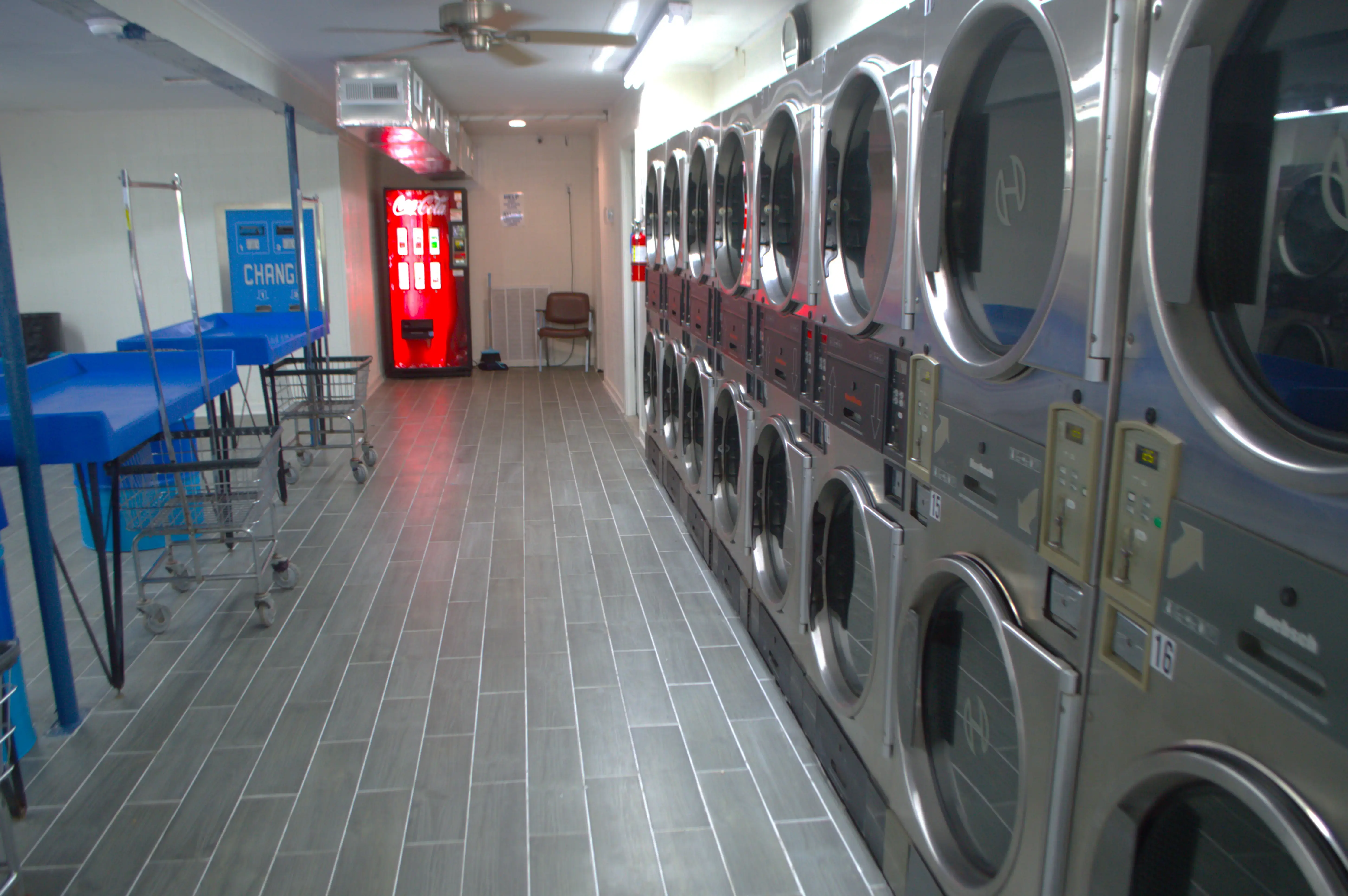 Ellisville Speed Wash - The 24 Hour Laundromat thumbnail 2