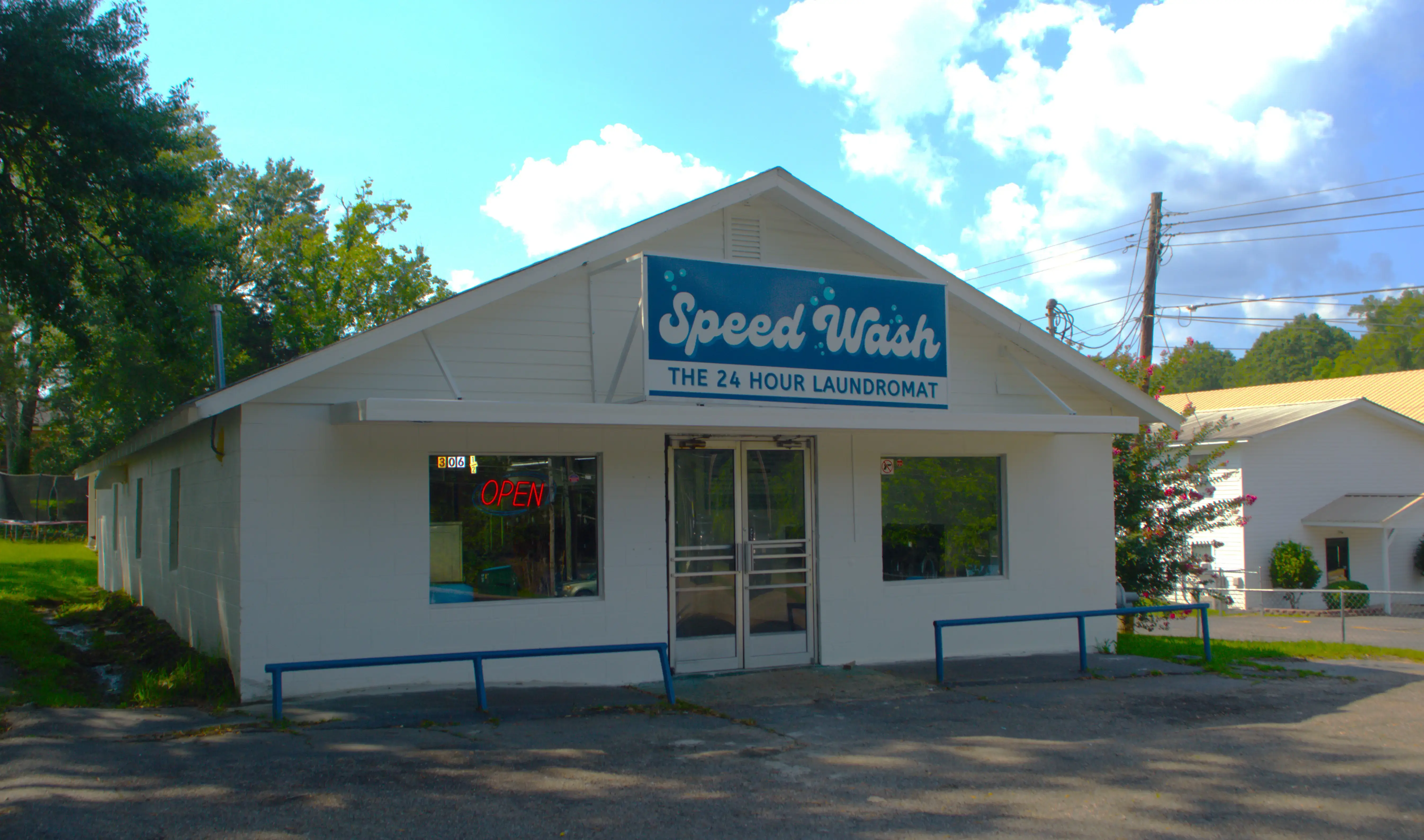 Ellisville Speed Wash - The 24 Hour Laundromat - Image 1