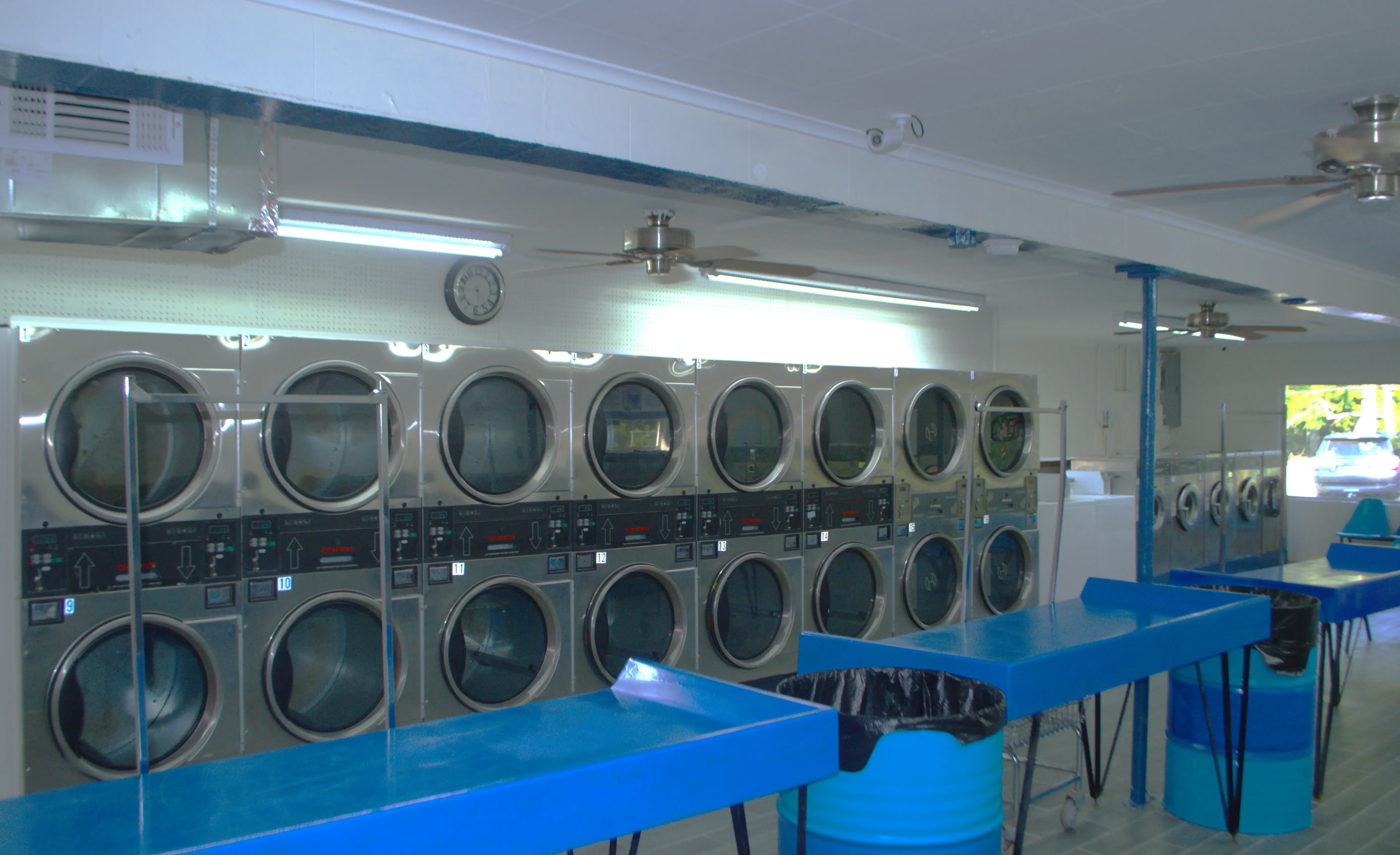 Ellisville Speed Wash - The 24 Hour Laundromat thumbnail 3